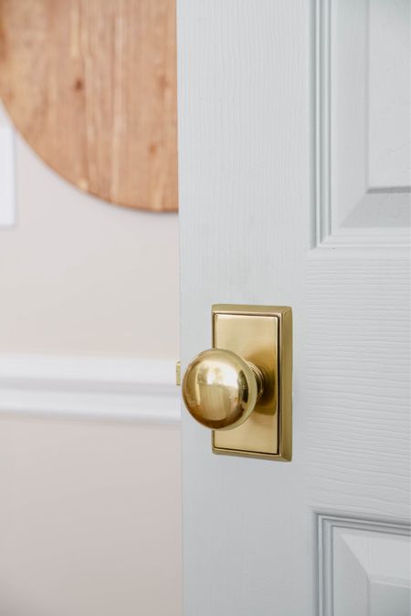 I dressed up my kitchen with this new square doorknob on my pantry door .

#LTKHome