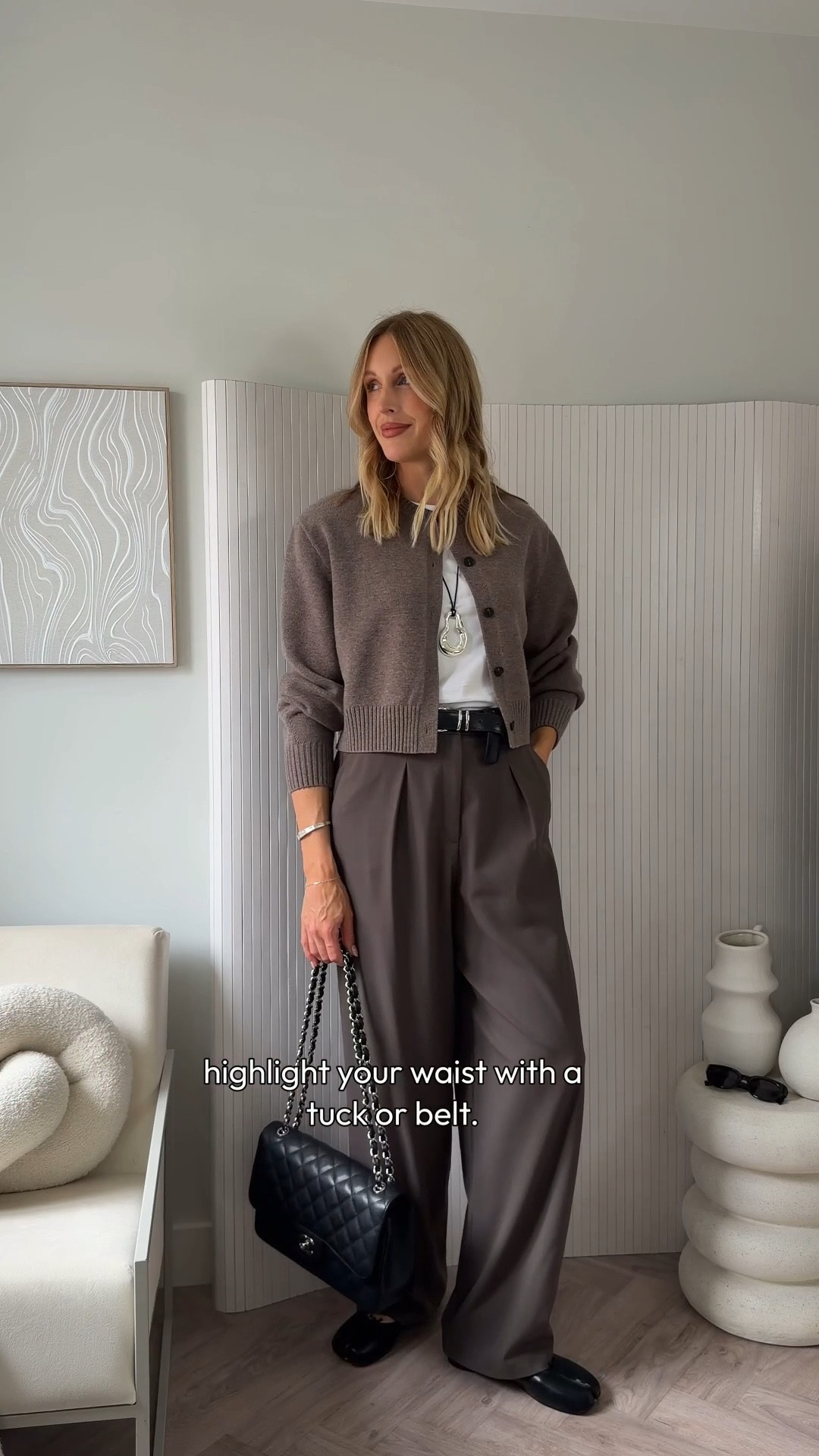 M&S BARREL LEG TROUSERS 👖 

3 ways to wear the Marks & Spencers barrel (or balloon leg) trousers with your autumn outfits - personal stylist tips and tricks 

From balancing proportions with removable shoulder pads to defining your waist with a checked shirt and choosing the right pair of shoes and ankle boots to pair with your trousers this fall! 



#LTKuk #LTKstyletip #LTKautumn