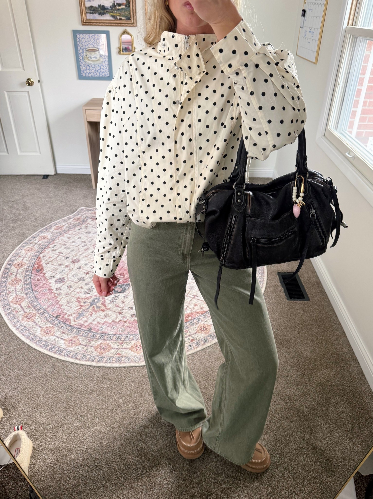 What I wore to dinner 🫒🦓 love this new jacket! Wearing a medium & 26L in the jeans

#LTKootd