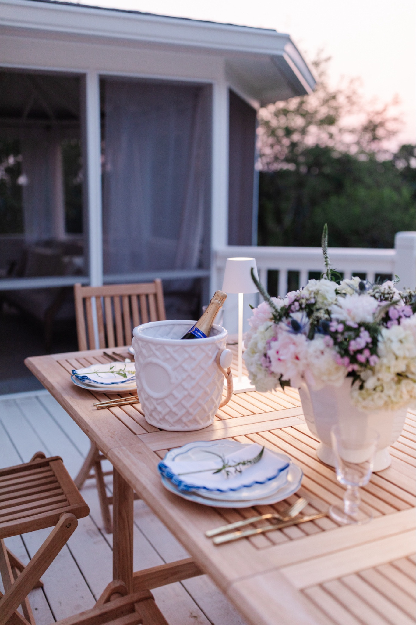 Shop this outdoor dining look!


#LTKhome #LTKSeasonal #LTKstyletip