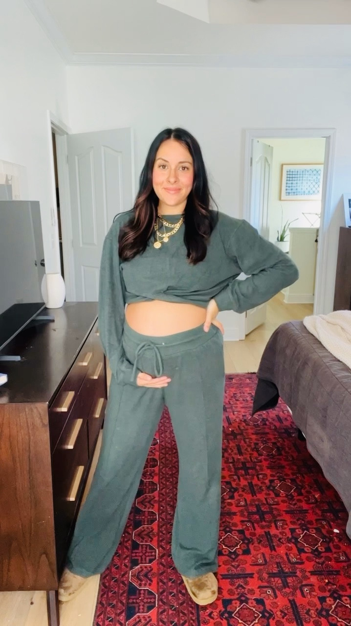Cozy sets, wearing a L 