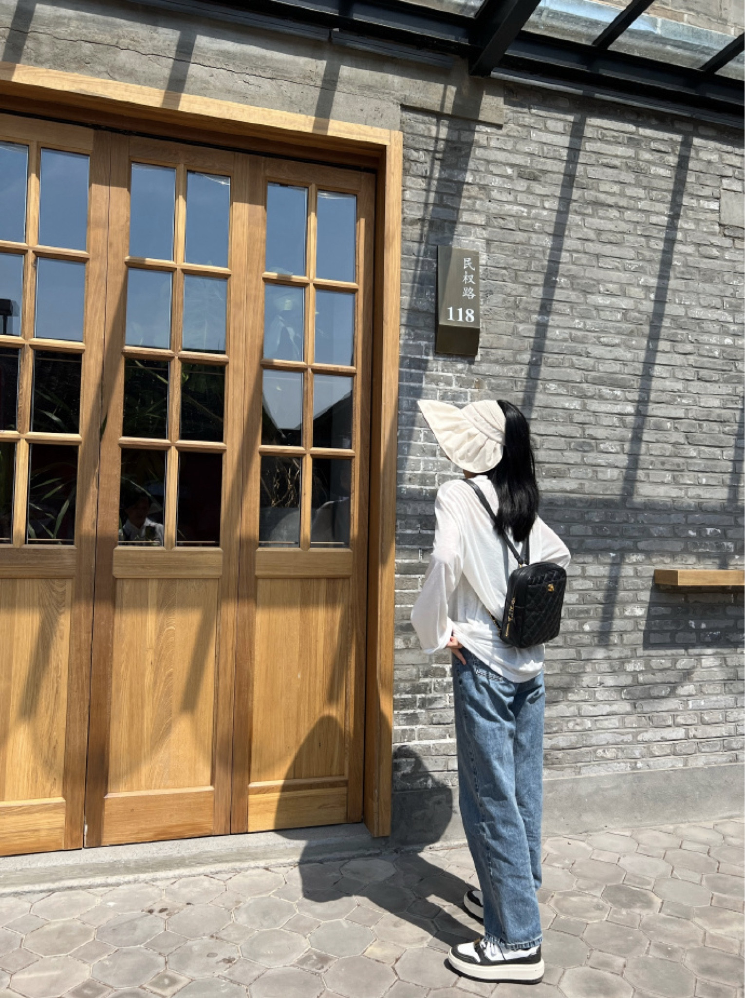 怎么说呢
就是简简单单天气很好的下午
和你在古镇走走逛逛喝杯咖啡
就已经觉得很幸福了

#plog#  ​​​
#LTKchina #LTKasia

#LTKstyletip #LTKfit #LTKitbag