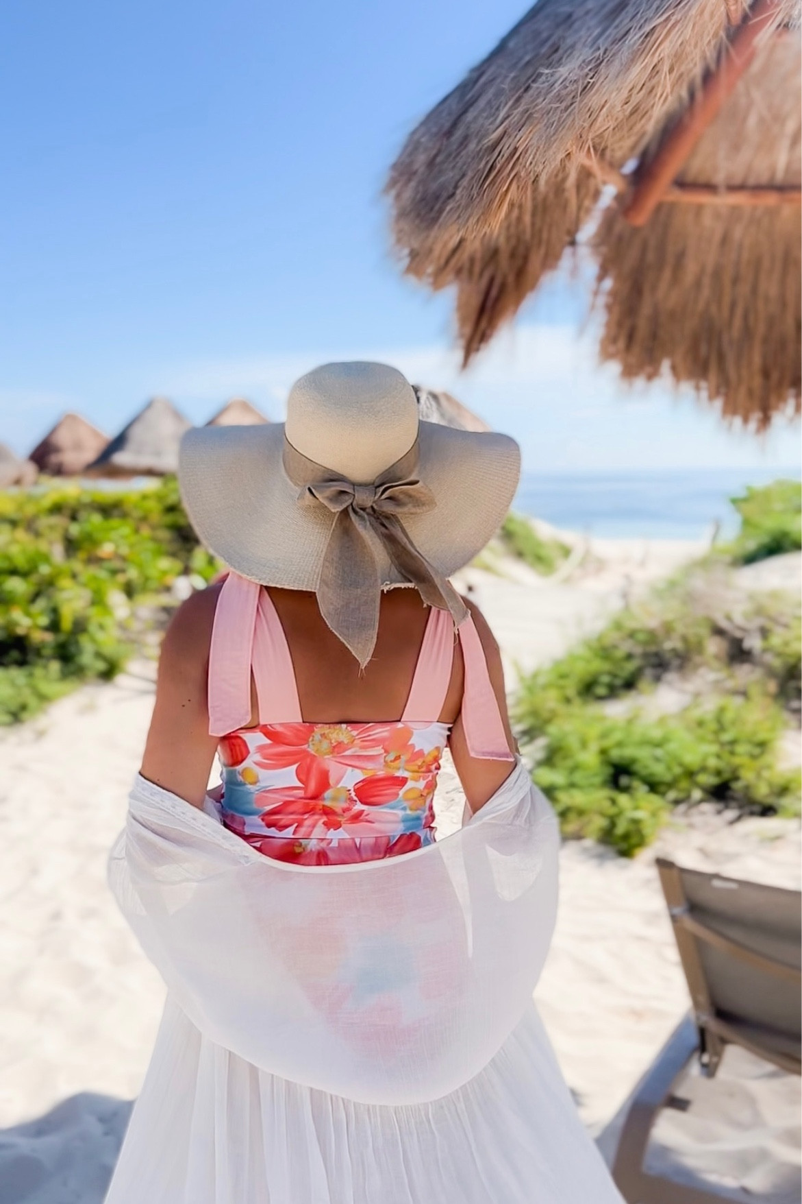 Hat, sunnies and sunglass chain 

Swimsuit: https://bit.ly/3DaOImE

#LTKswim
