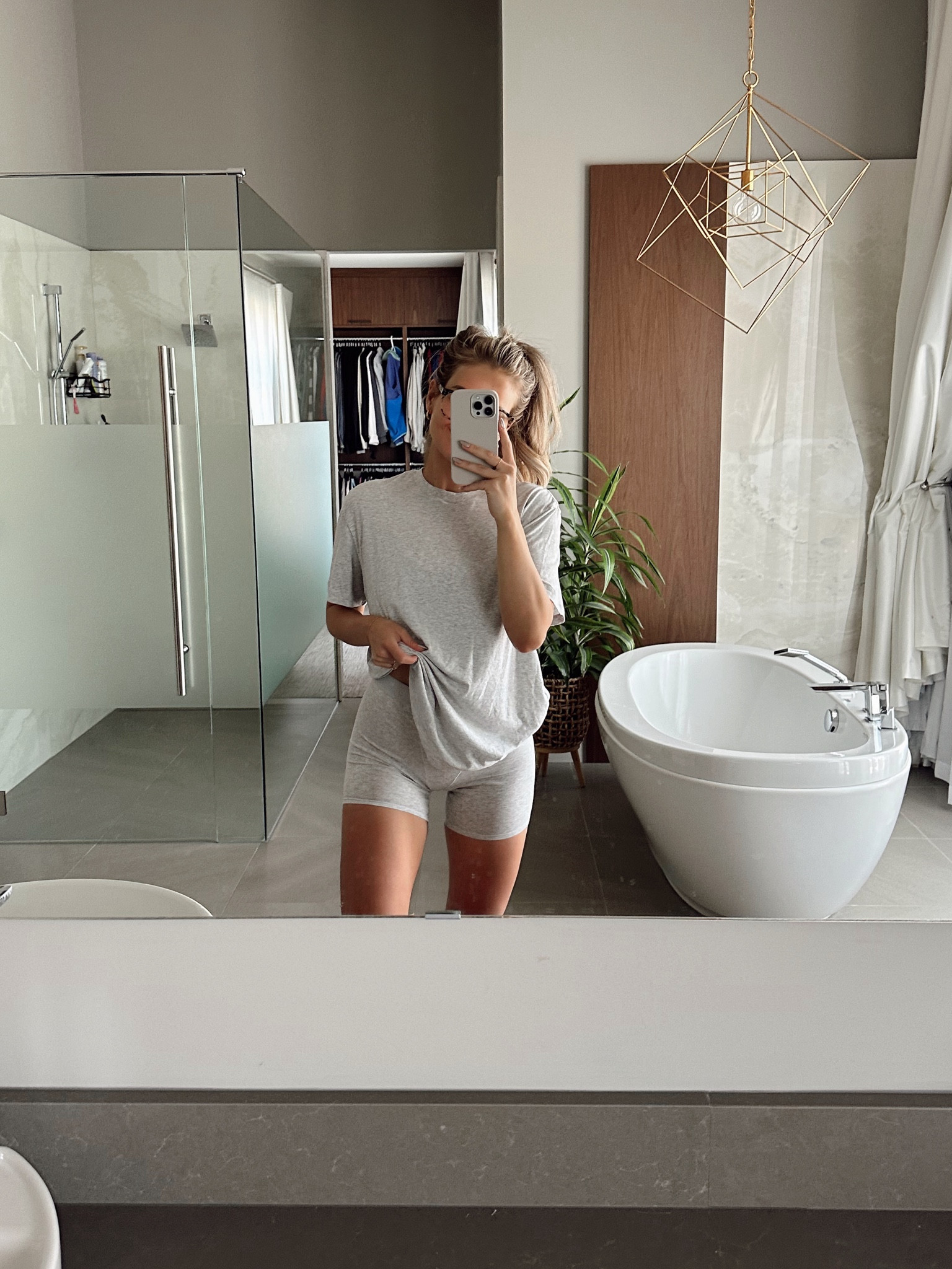 Okay, what!! So many of my Skims favs are 30% off right now! 

I wear a Medium in the boyfriend tee and long sleeve, as well as all sweaters! I’m a Small in everything else! 💓💓

#LTKfitness #LTKautumn #LTKsale