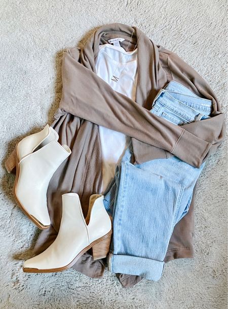 Looking for a casual yet chic Thanksgiving outfit? Dress up your jeans and tee look with a wrap and some cute boots and you’re set! 

Yellow box shoes | boots | jeans | old navy  | fall fashion | winter fashion | tall girl fashion 

#LTKfindsunder100 #LTKstyletip #LTKSeasonal