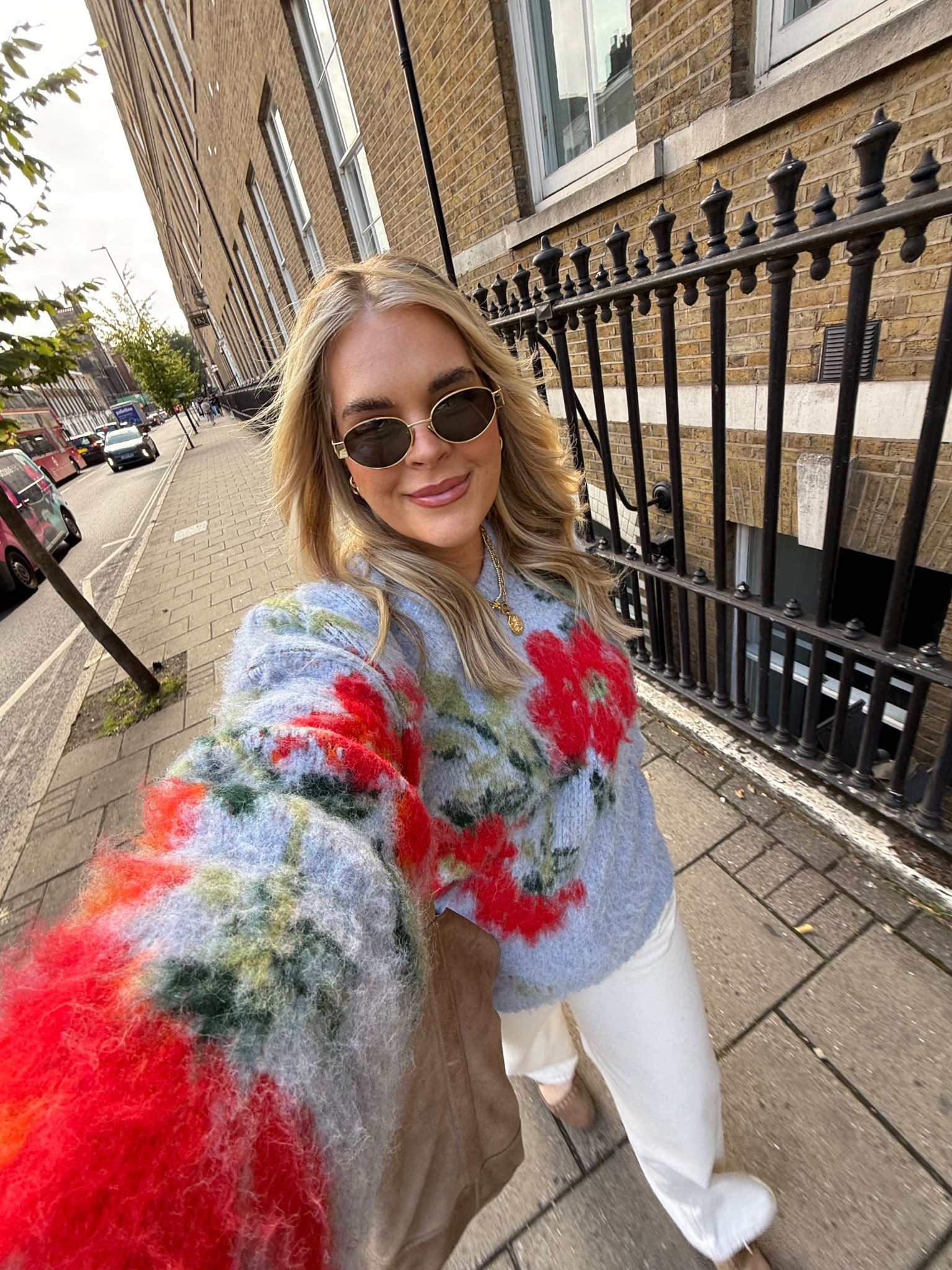 Autumn outfit goals! 

This jumper though! Wow! 
ASOS killing it as always! 

I wear a 16-18 in the jumper gals! 
I wear a size 16 in the jeans! 

#LTKautumn #LTKcurves #LTKuk