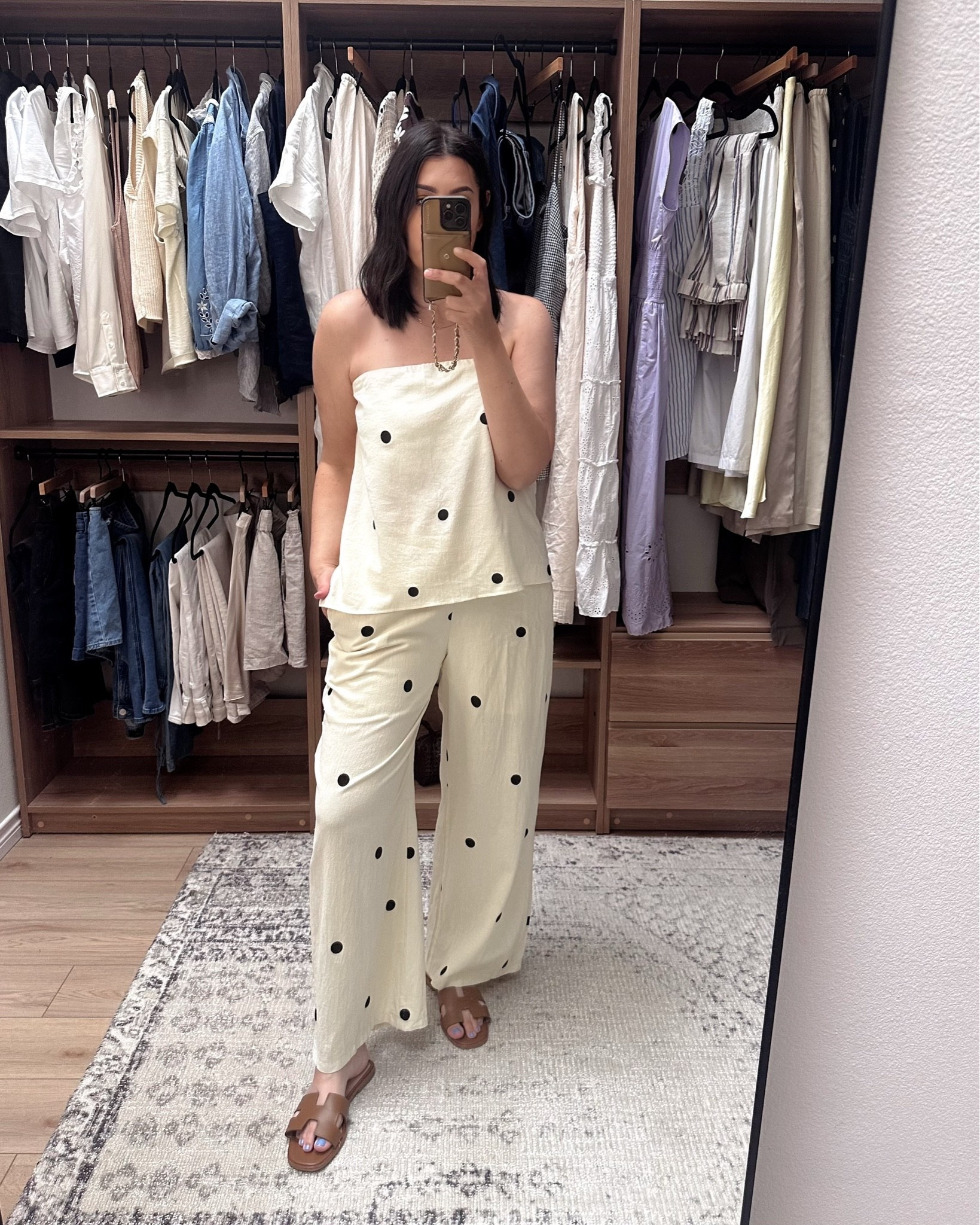I’m in the large! Fits me perfectly and I like the extra length.