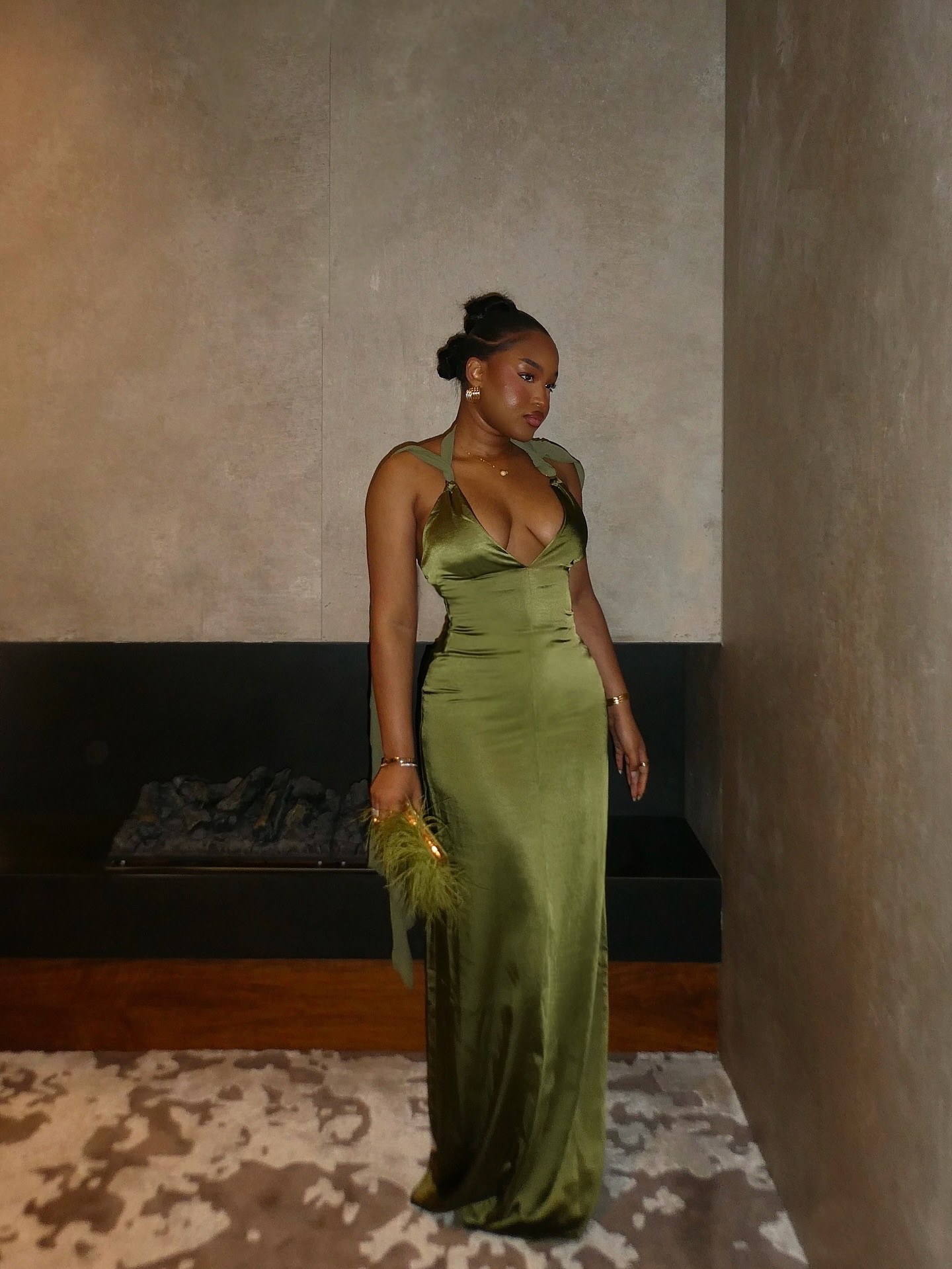 Something about a @meshki dress 🤍