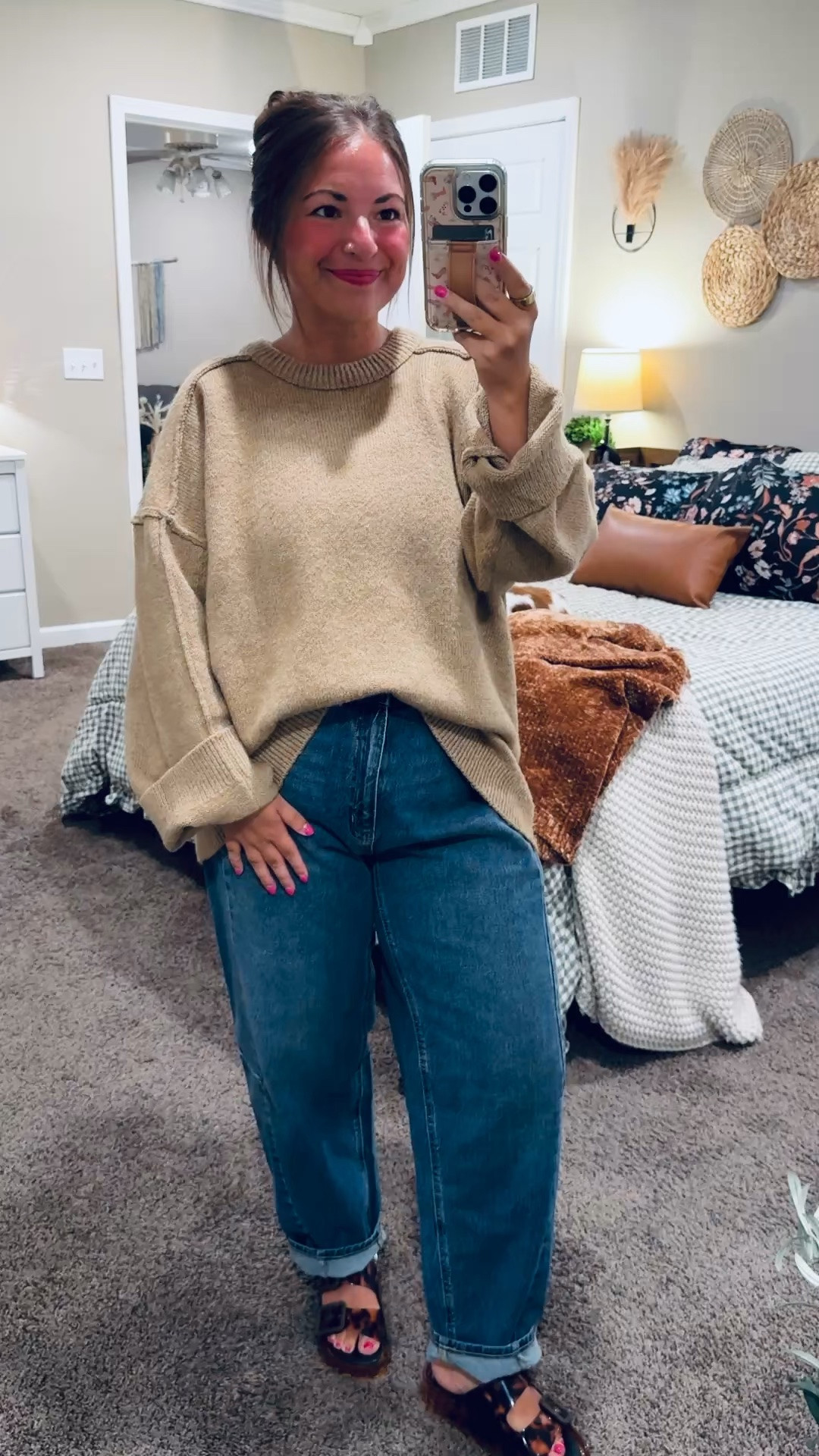 This oversized sweater is the perfect cozy fall staple! 🤎 I love the relaxed fit paired with barrel jeans for a comfy, casual look! 🍂


sandals: fit true to size // wearing a 5
jeans: fit oversized // wearing a 12
sweater: fits WAY oversized // wearing a large 

 #LTKootd #LTKMidsize #LTKWorkwear