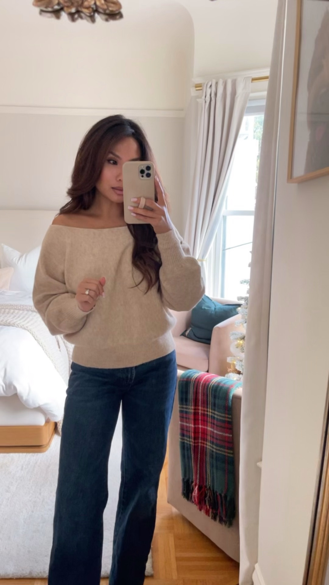 The perfect soft boat neck sweater! Sweater and jeans on sale for Aritzia five day sale

Sizing:
Sweater - tts, xs
Jeans - tts, 25 regular in be dark about bleu wash
Booties - sized up 1/2 size 