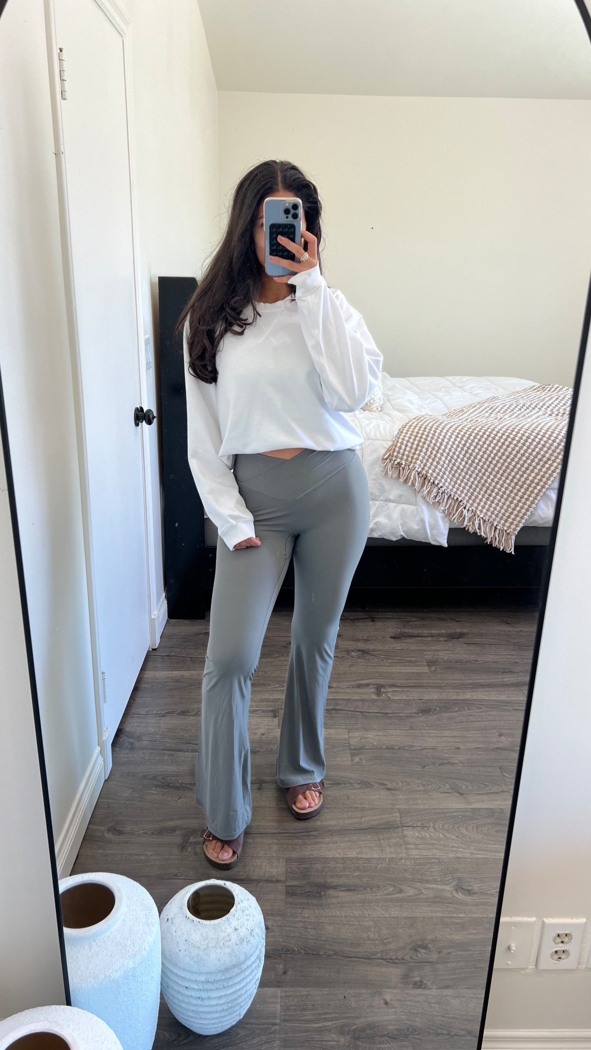 Comfy casual sweatshirt fit 

#LTKSeasonal #LTKFindsUnder50 #LTKStyleTip