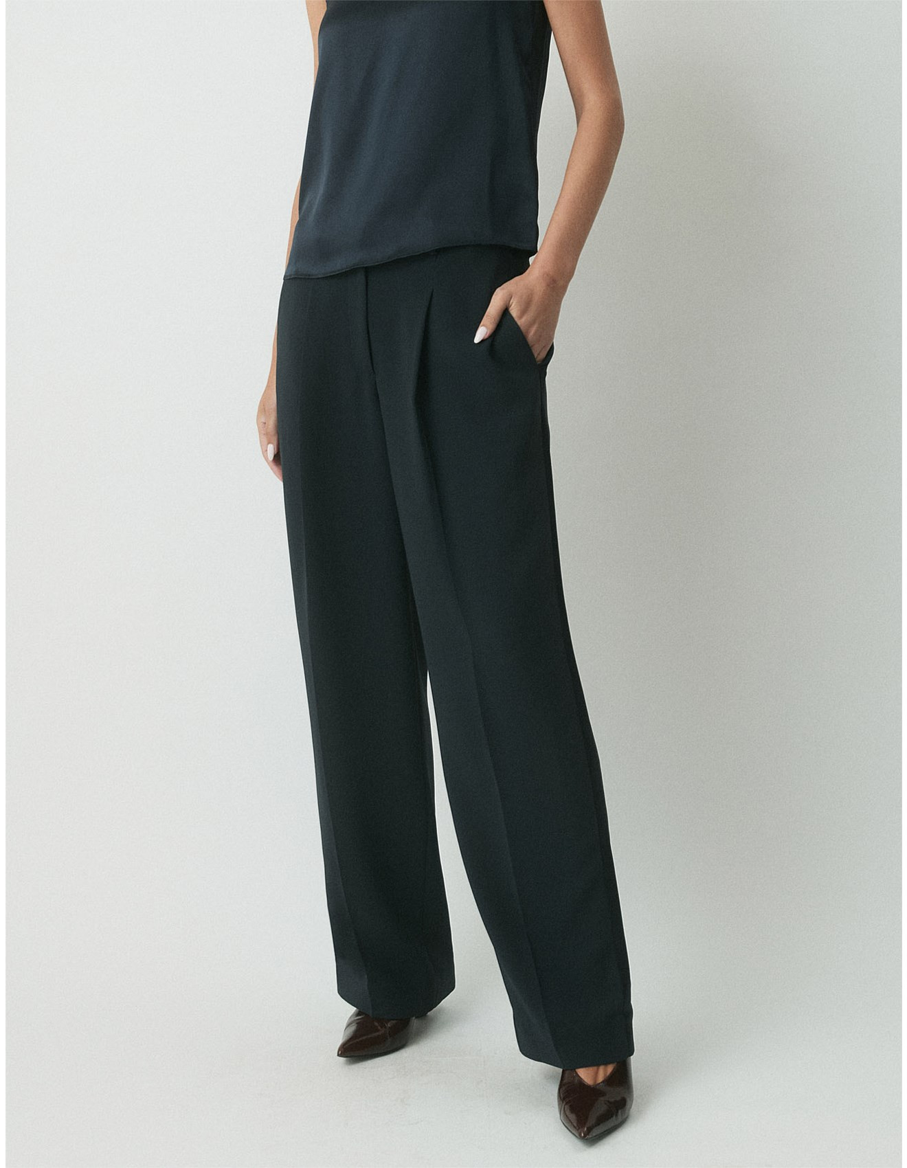 Perri CuttenBIANCA TUXEDO PANTPrice $399.00$399.00SPEND AND SAVEView Terms
  
  
      
        
... | David Jones (Australia & New Zealand)
