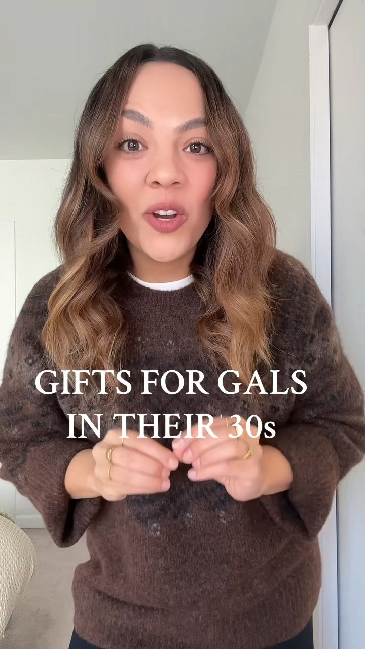 Gifts for the gals in their 30s!
-Coach Brooklyn bag
-Matching makeup and toiletries case
-Matching hat and scarf
-Quality sunglasses 
-Sézane cardigans, I have a medium in all
-Matching pajamas 


#LTKwinter #LTKgiftguide #LTKstyletip