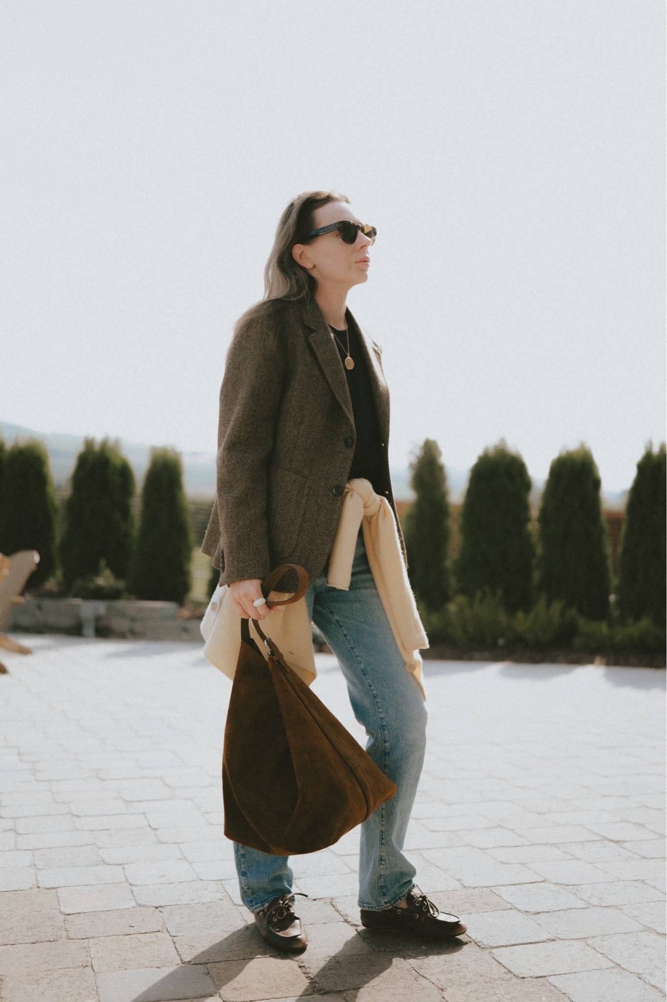 Soft nod to Fall 🍂🍁🪾tweeds, cashmere cardigans & suede
Blazer: Buck Mason
Cardigan: @guestinresidence 
T-shirt: James Perse
Jeans: @Madewell 
Bag: Toteme Belted tote 
Boat shoes: Miu Miu

#LTKootd #LTKWorkwear #LTKTravel
