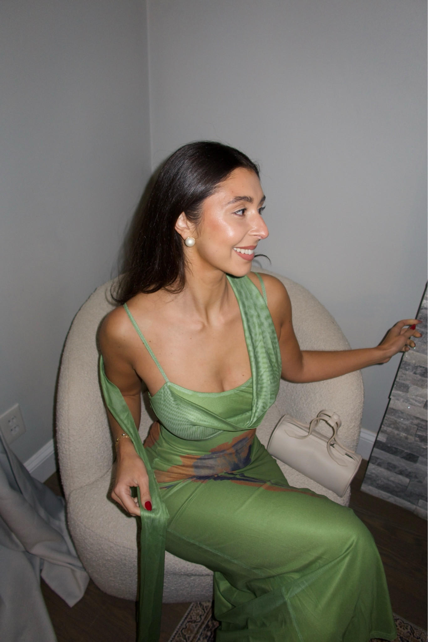 A moment for the dress!! 💚 


#LTKHoliday #LTKStyleTip #LTKFindsUnder100