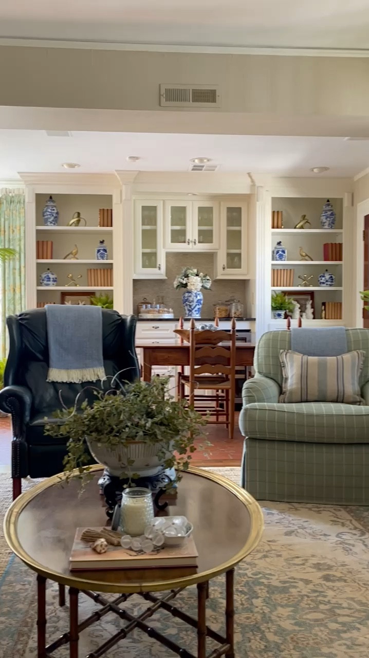 Family Room Details 🌿

#LTKVideo #LTKStyleTip #LTKHome