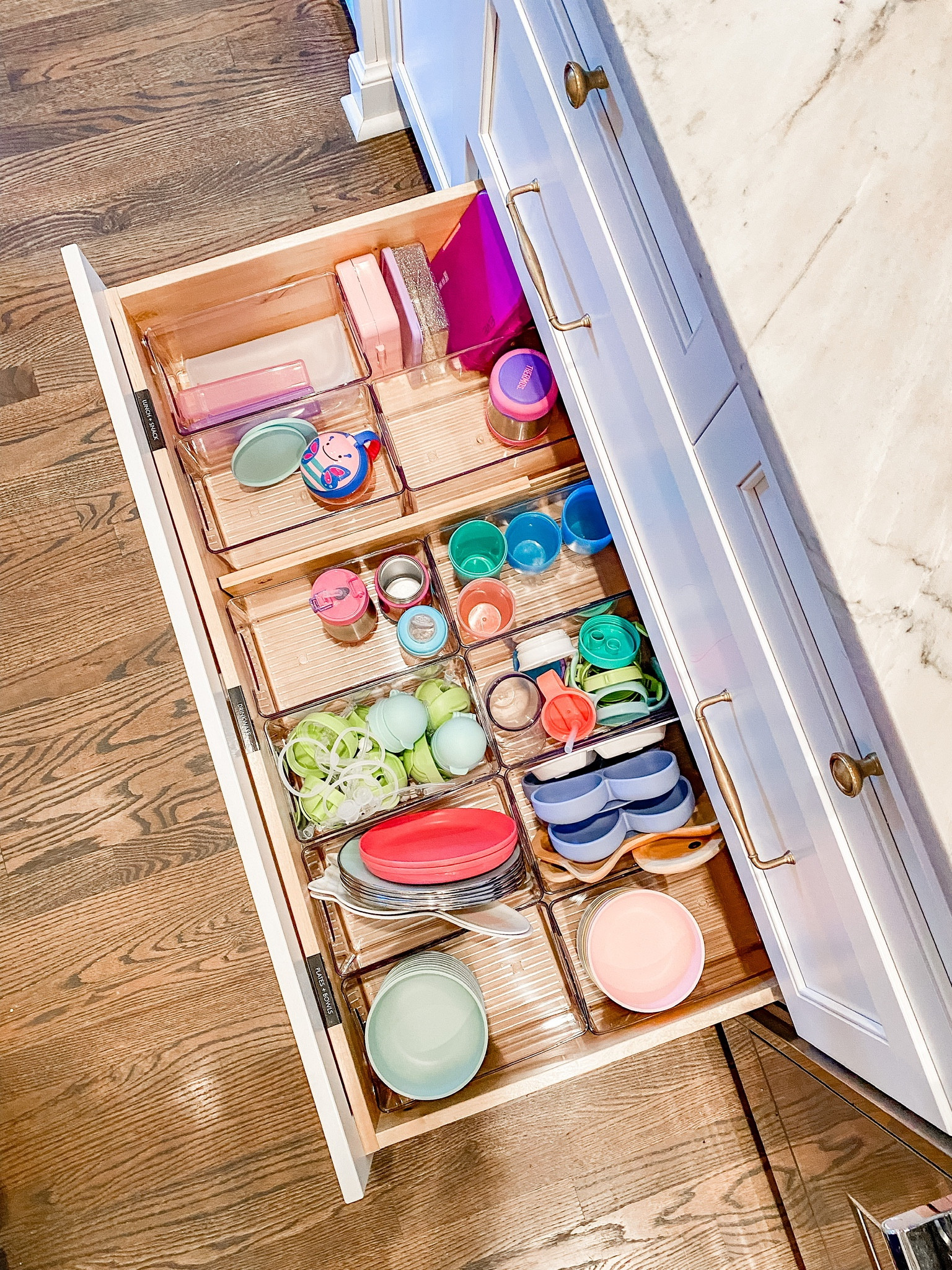 🥪 🥗 Kids lunch containers all a mess? We can help! Start by picking a designated spot in your kitchen. It can be a drawer or a cabinet (swipe to see how we organized both). Use clear containers or drawer dividers to separate items into categories. That’s it! All the products we used to organize and store all the lunch containers and accessories are linked in our bio. 
🥂 Cheers to the start of a great school year!

#LTKkids #LTKBacktoSchool #LTKFind
