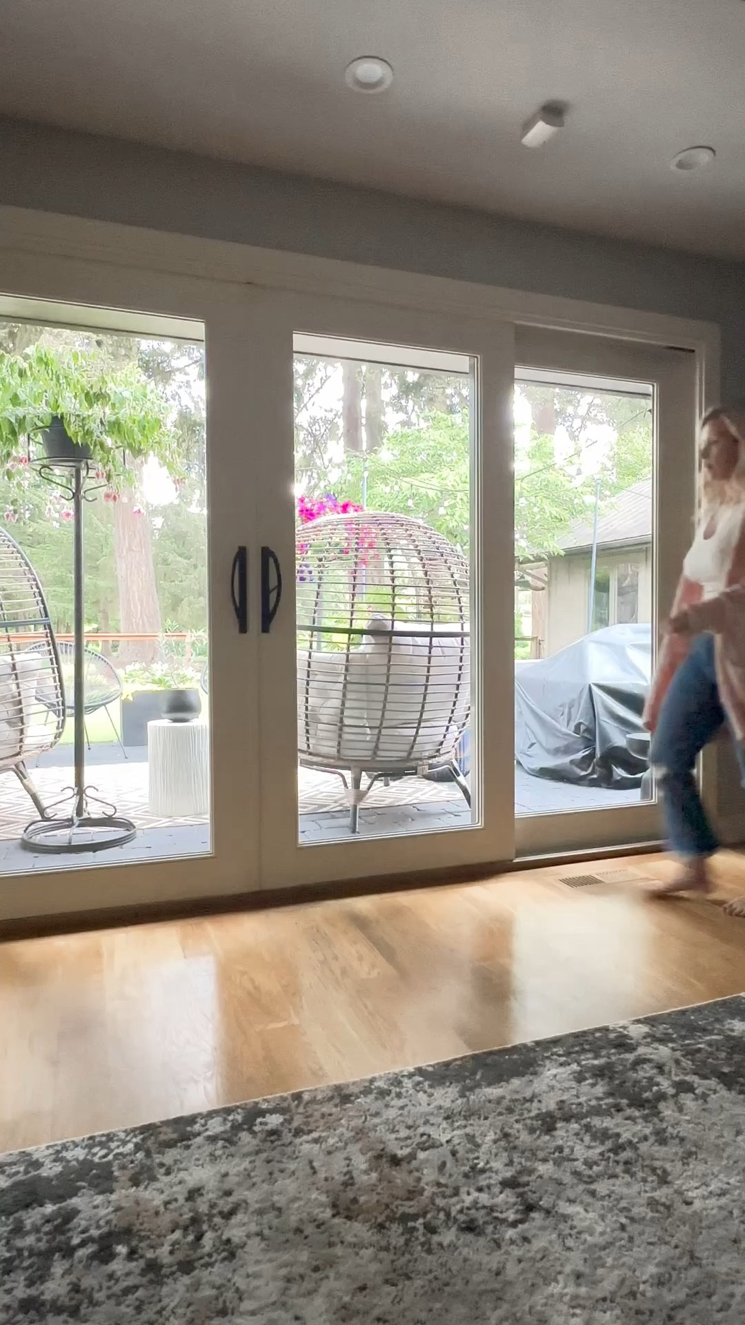 Proof that cozy elegance doesn’t need a big budget, this swivel chair from Walmart is an absolute must-have🤍


#walmart #accentchair #swivelchair

#LTKStyleTip #LTKVideo #LTKHome