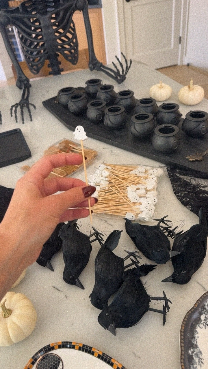 Halloween entertaining goodies 🕷️👻🧙🏻‍♀️💀

Home decor
Kitchen