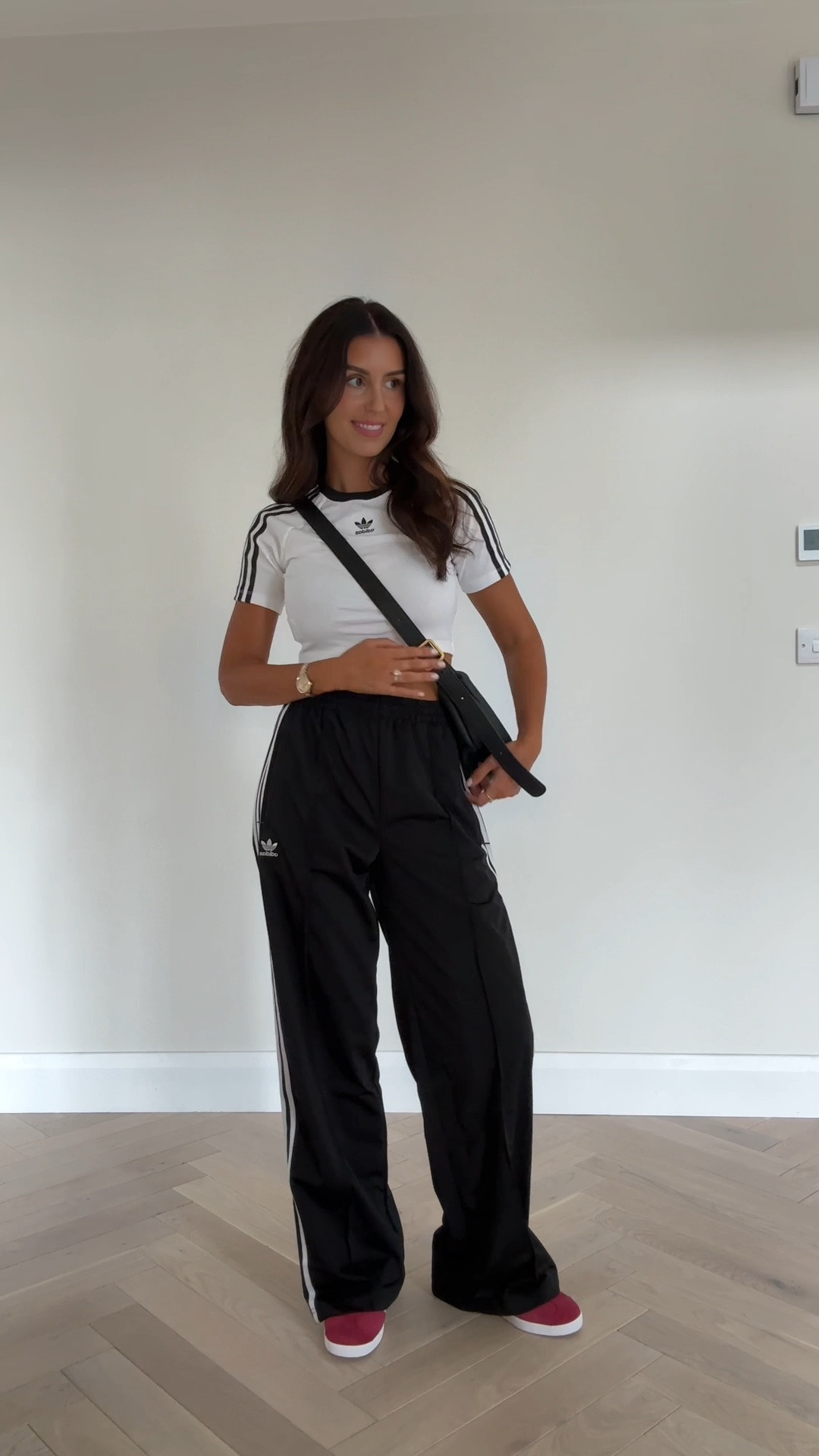 Ad| Challange accepted @adidas !!! 🤝
I gave styling the iconic track pants from adidas 3 different ways a go! How did I do? 😅
Which look is your fave 1,2 or 3? I think look 3 is mine! 🤌🏼
Links for adidas pieces on my stories and LTK! 😘
@adidasoriginals 
 #adidas #adidasoriginals 
