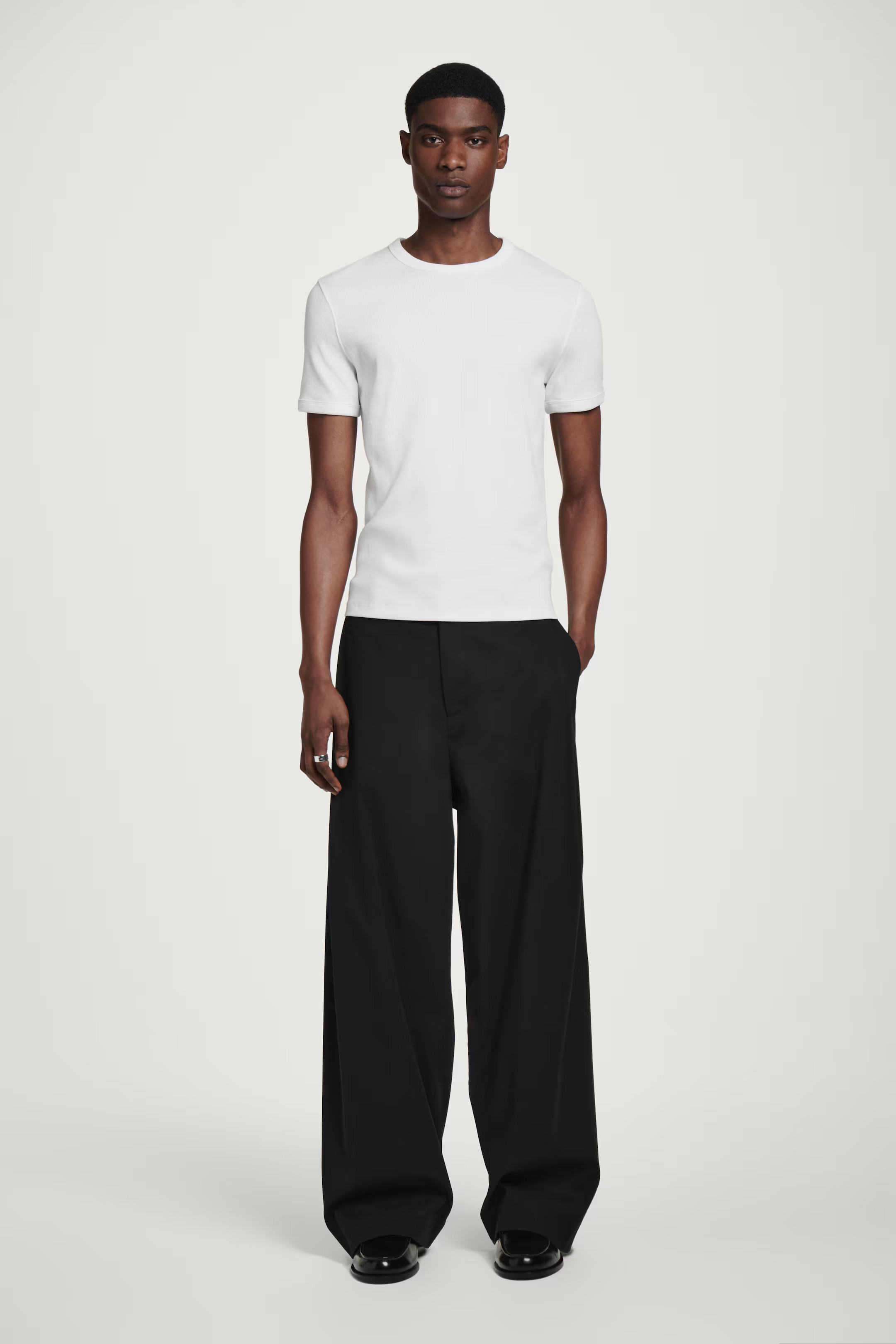 SCHMAL GESCHNITTENES GERIPPTES BAUMWOLL-T-SHIRT | H&M (DE, AT, CH, NL, FI)
