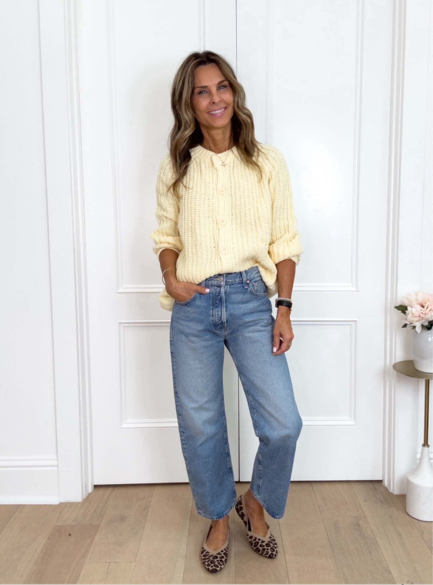 -Amazon sweater sz S
-COS t-shirt sz S
-Mother subtle barrel jeans TTS
-Target leopard flats I sized up 1/2 size. 


#LTKOver40 #LTKStyleTip #LTKFindsUnder50