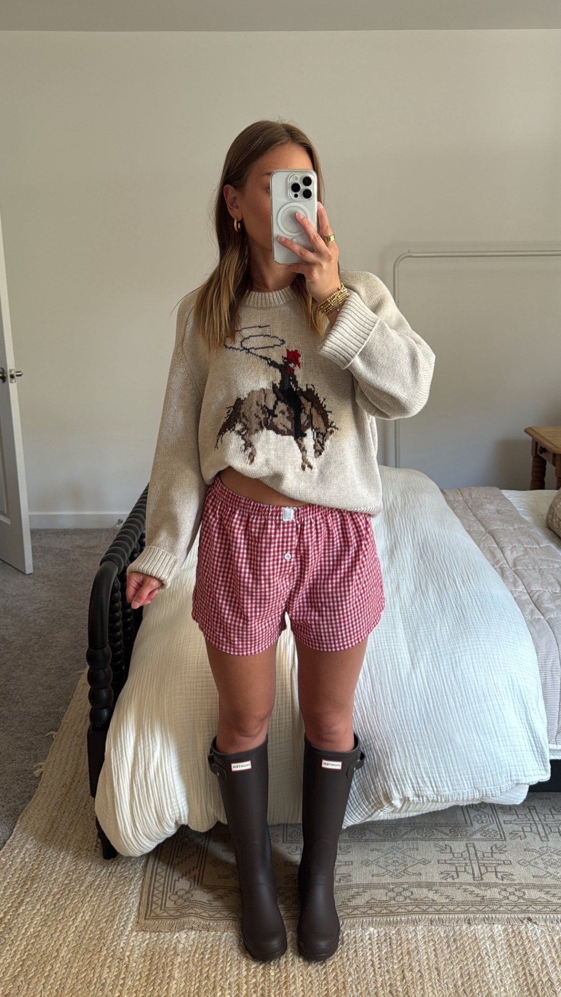 8/12/25 Styled my chocolate brown Hunter boots every which way I could think of to take them from summer to fall 🤎 Linking all of the outfits here so you can shop the full roundup — from cozy layers to transitional pieces that make the shift into fall so much easier

