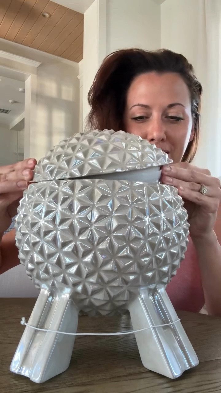 A little Disney inspired DIY project 🌐
That sparkle ✨ this was such a relaxing project !! 

#diyideas #disneydiy #disneycrafts #disneyhome #disneyhomedecor #disneyhomestyle #disneyparks #disneymerch #disneyshopping #disneyadult #disneyfinds