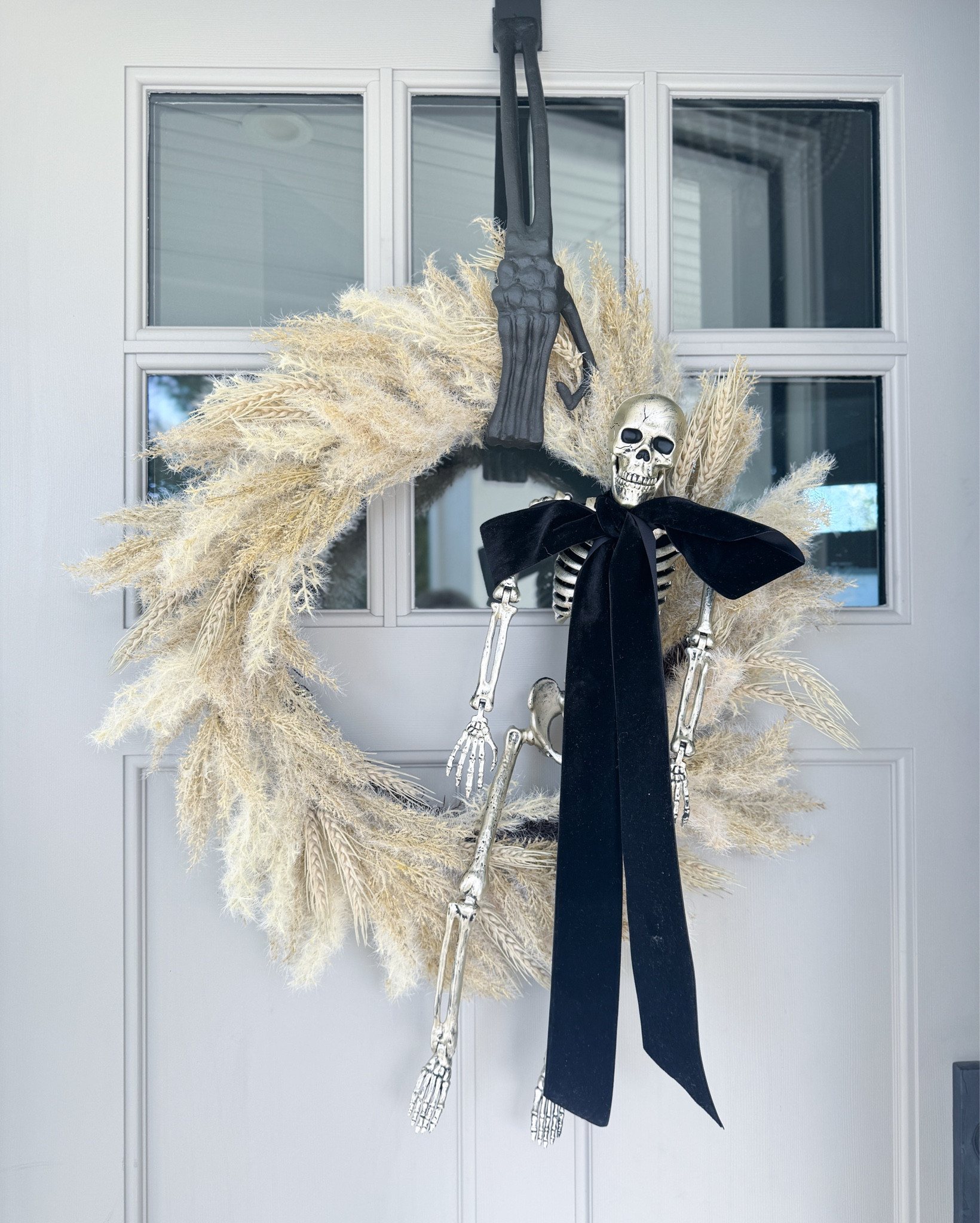 Such a spooky cute Halloween wreath. I saw kasiaizabella create this & I loved the concept! 

Halloween Wreath - DIY Wreath - Halloween Decorations - Halloween - Skeleton - Velvet Ribbon   

#LTKHome #LTKSeasonal #LTKHalloween