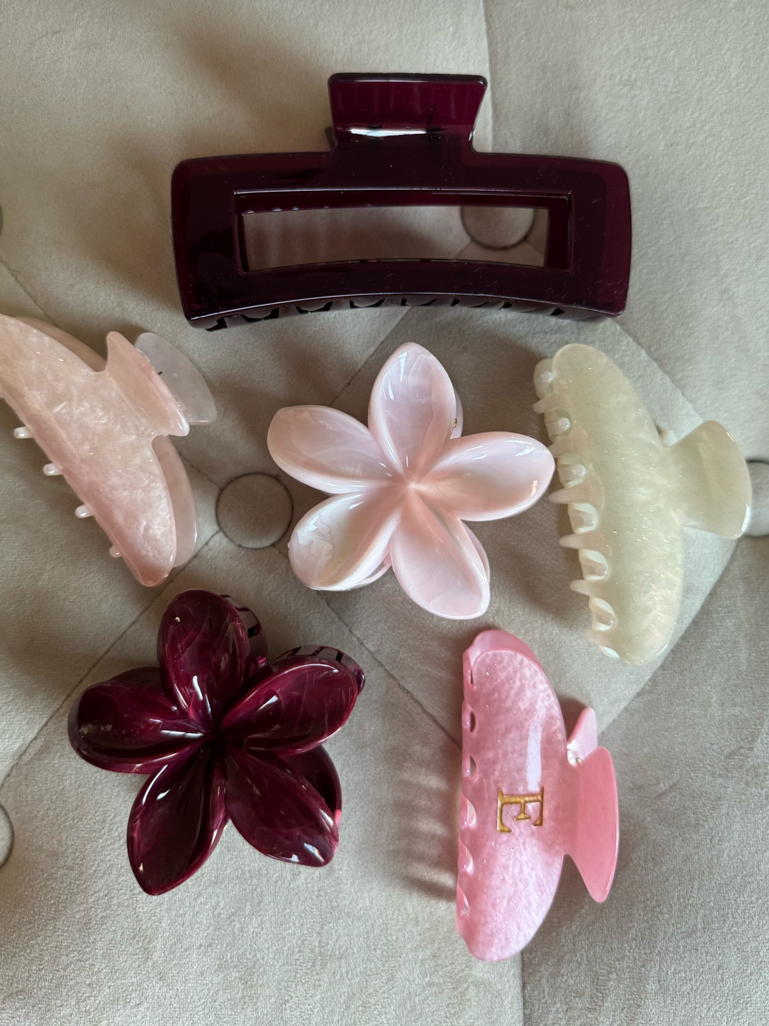cute hair clips !! 🌺
