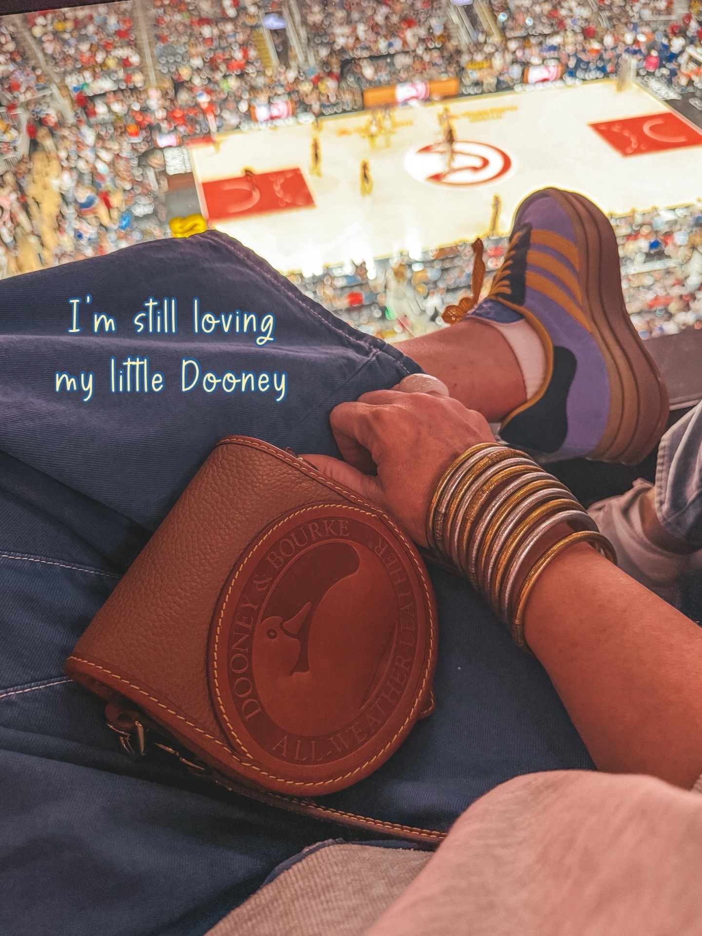 This bag & these sneaks 😍
