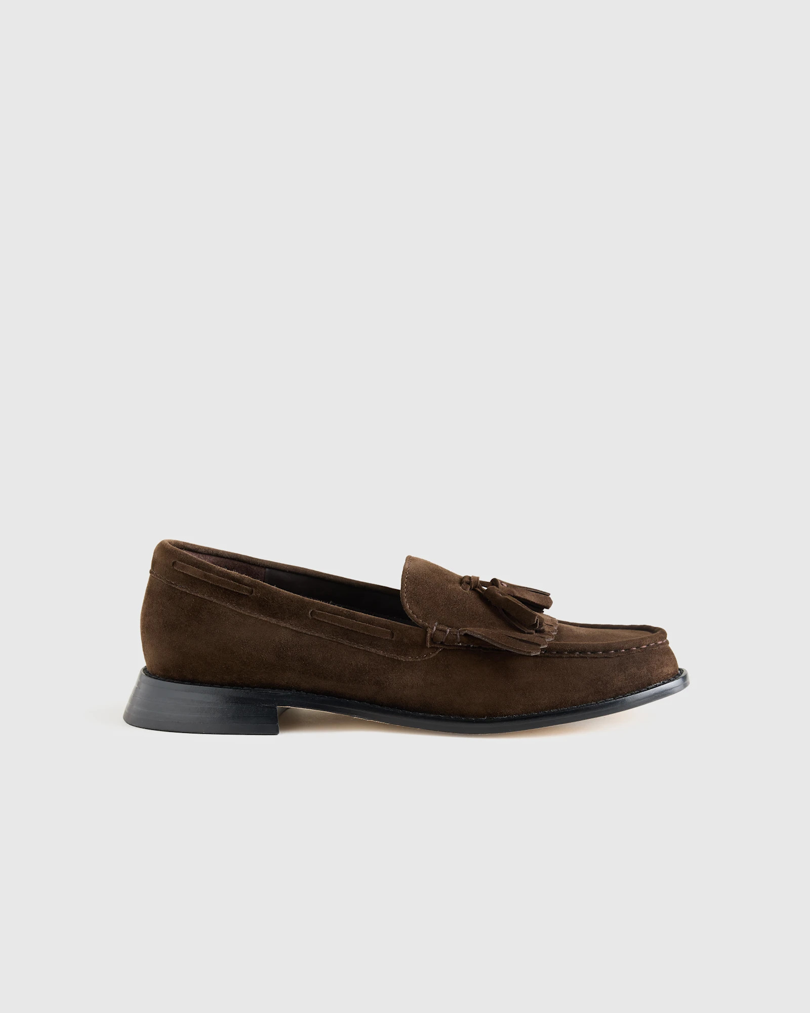 Quince | Women's Italian Leather Tassel Loafer in Black, Size 8 | Quince
