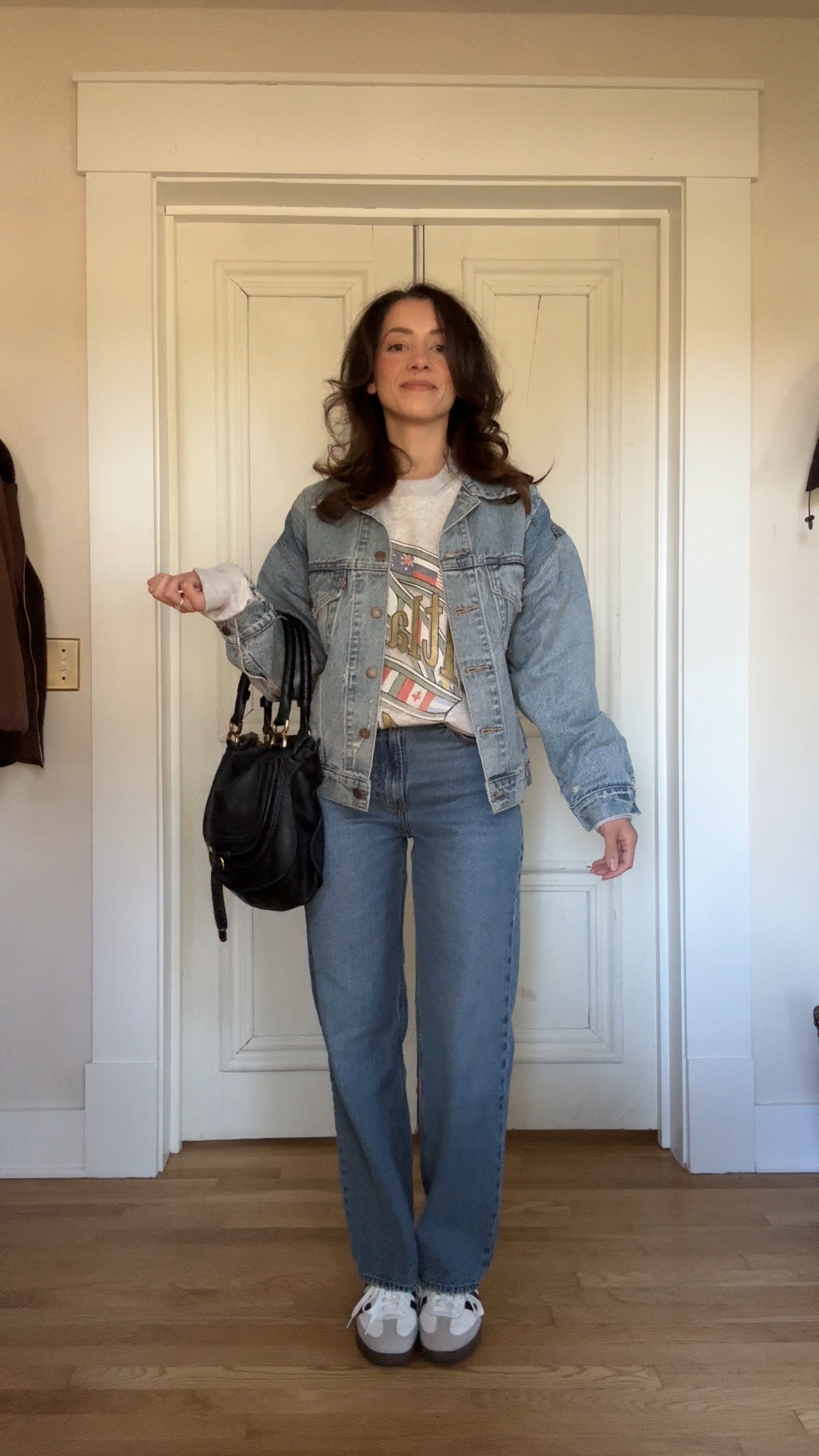 OOTD 💙 sweatshirt & jeans are 20% off with AFLTK. Wearing a M in sweatshirt (could have done small) and 25 In the jeans! 

#LTKVideo #LTKSpringSale #LTKsalealert