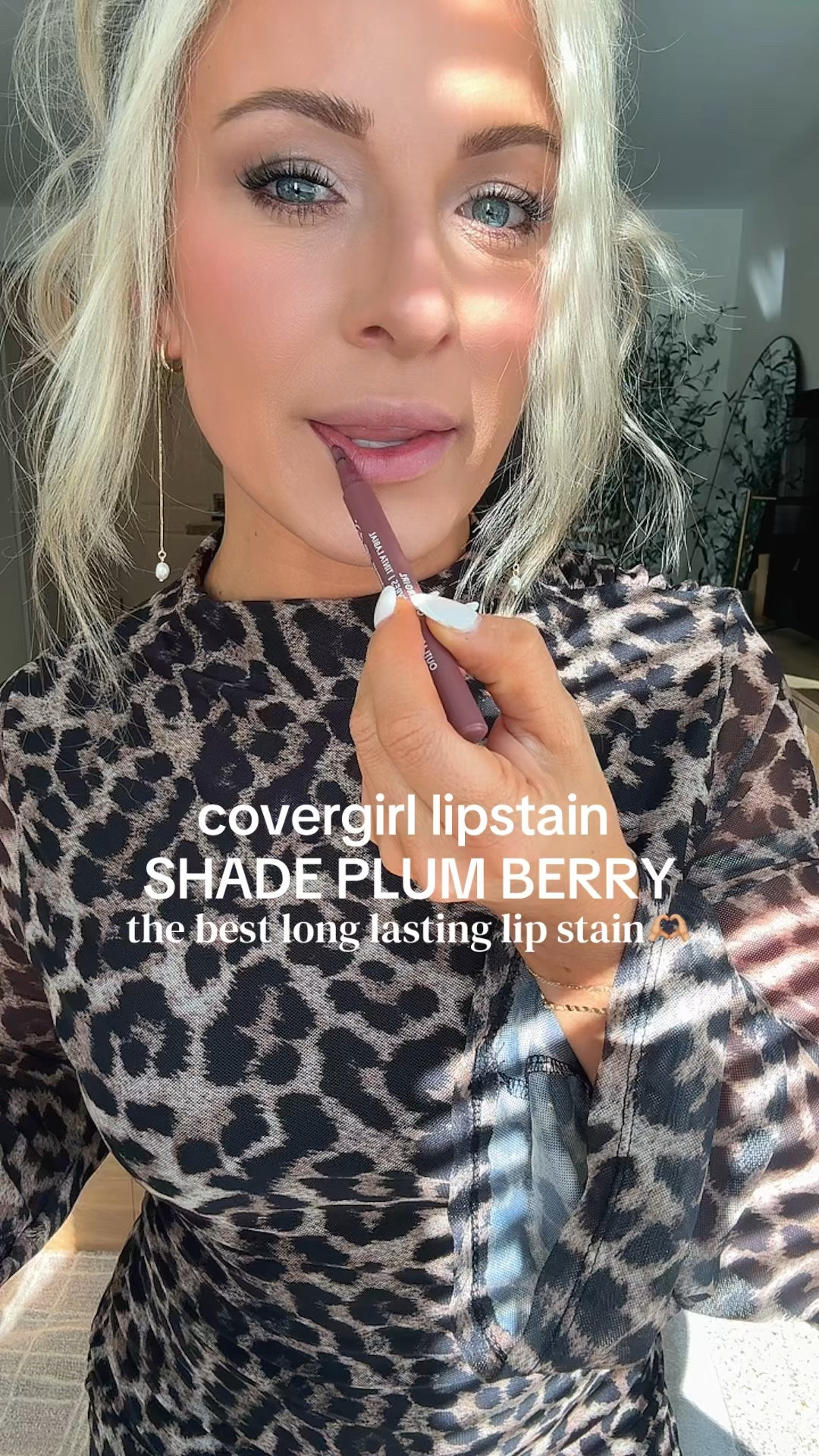 Covergirl lip stain plum Berry
Rimmel lip liner in cappuccino
Mac lipstick in flesh pot
Maybelline lifter gloss in ICE