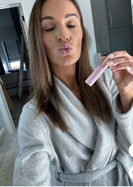 y’all know i have been OBSESSED with this lip gloss forever now and i just found it on SALE! 🙌🏻 use code beauty15 for 15% off! 🩷


#beauty #sale #lipgloss #shopbopsale #makeuproutine #beautytip

#LTKSaleAlert #LTKBeauty
