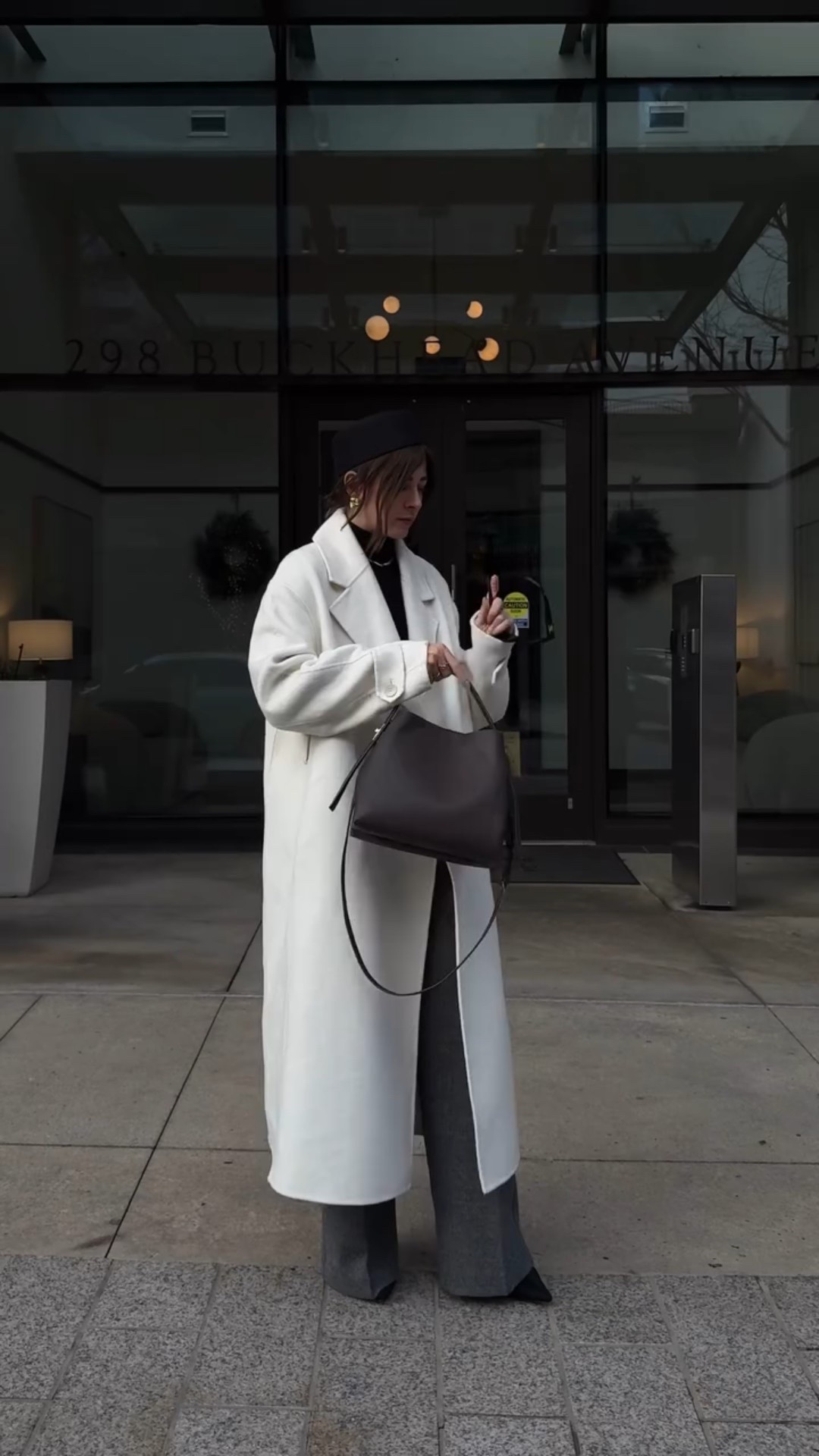 Structured, rich, and the perfect shade of brown. The kind of bag that holds your day - and your aesthetic - together. @annekleinofficial 

#anneklein #brownbag #minimalchic #quietluxurystyle #citygirlatheart