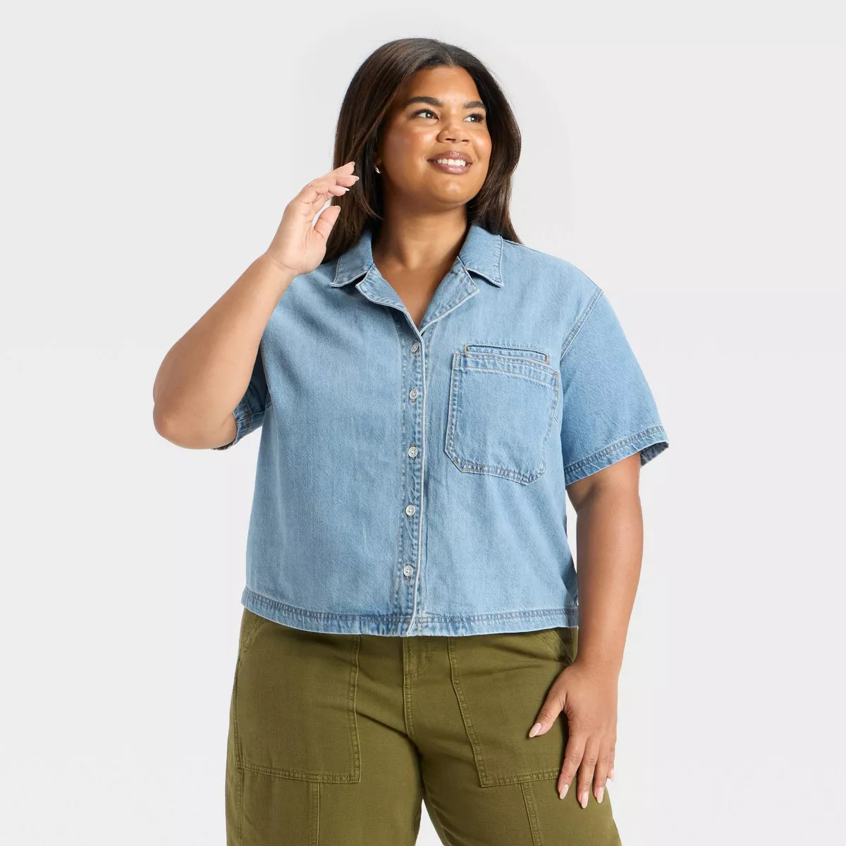 Women's Short Sleeve Button-Down Denim Shirt - Universal Thread™ Light Wash XXL | Target
