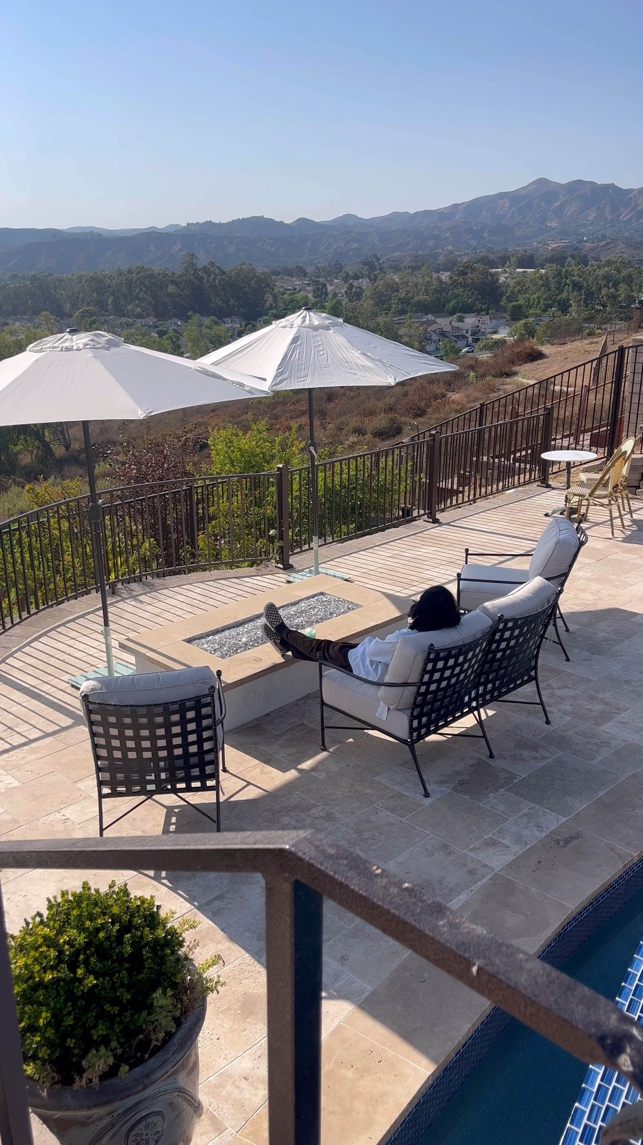 Set up my patio umbrellas with me. The backyard is slowly coming together 🙌🏽☺️



#LTKHome #LTKVideo