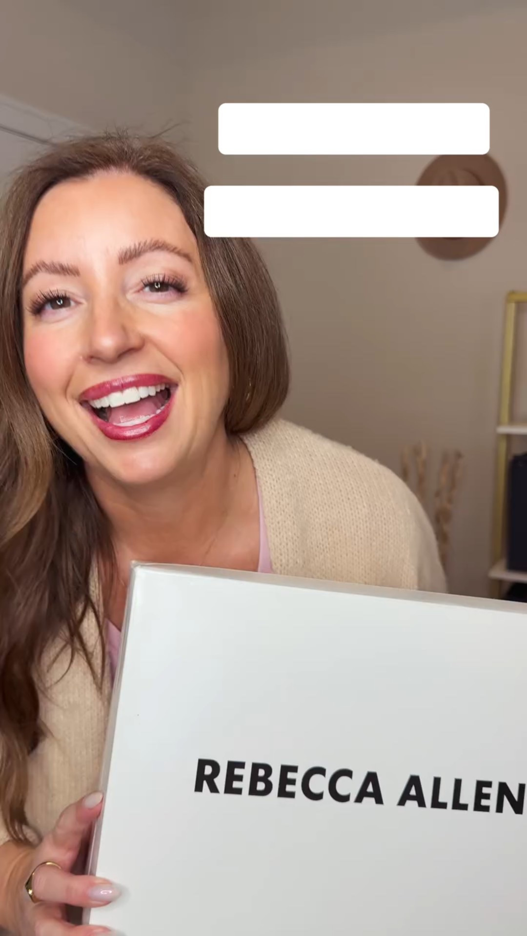 I wasn’t influenced… until I put these on 🤎

The second I tried them, I understood the hype. They’re soft, secure, and somehow make even denim feel more styled.

This is comfort without looking sloppy — & I wanna live in them! 🐻 

Comment “COZY” and I’ll send you the link, or shop them through my bio.

#cozystyle#momfashion#effortlesslooks#dailyoutfit#styleover40fashion