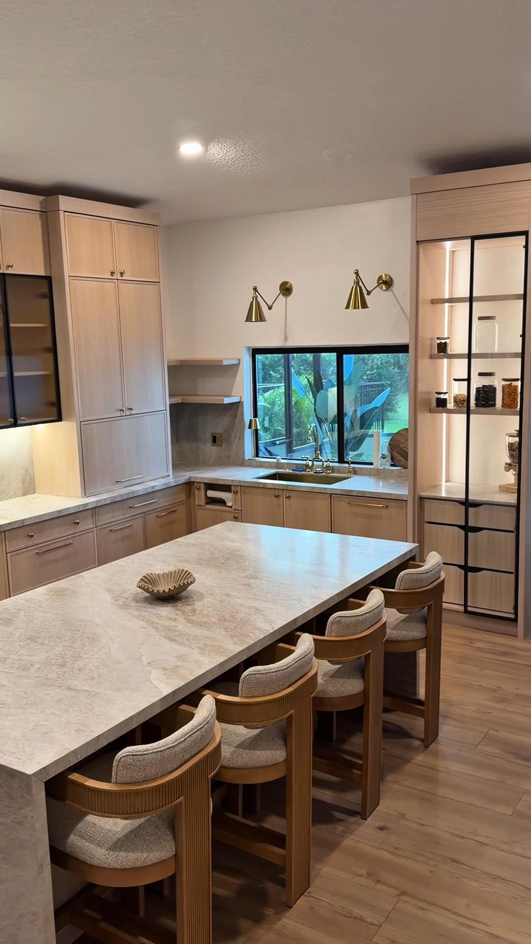 Scroll to shop! ✨ The transformation of my new kitchen. Everything is linked below.👇🏾

Desliza para comprar. ✨ La transformación de mi nueva cocina.

📲 Download the free LTK app & follow me @kirasfashionfinds to shop all my daily finds

#LTKHome #LTKdayinmylife #LTKvlog