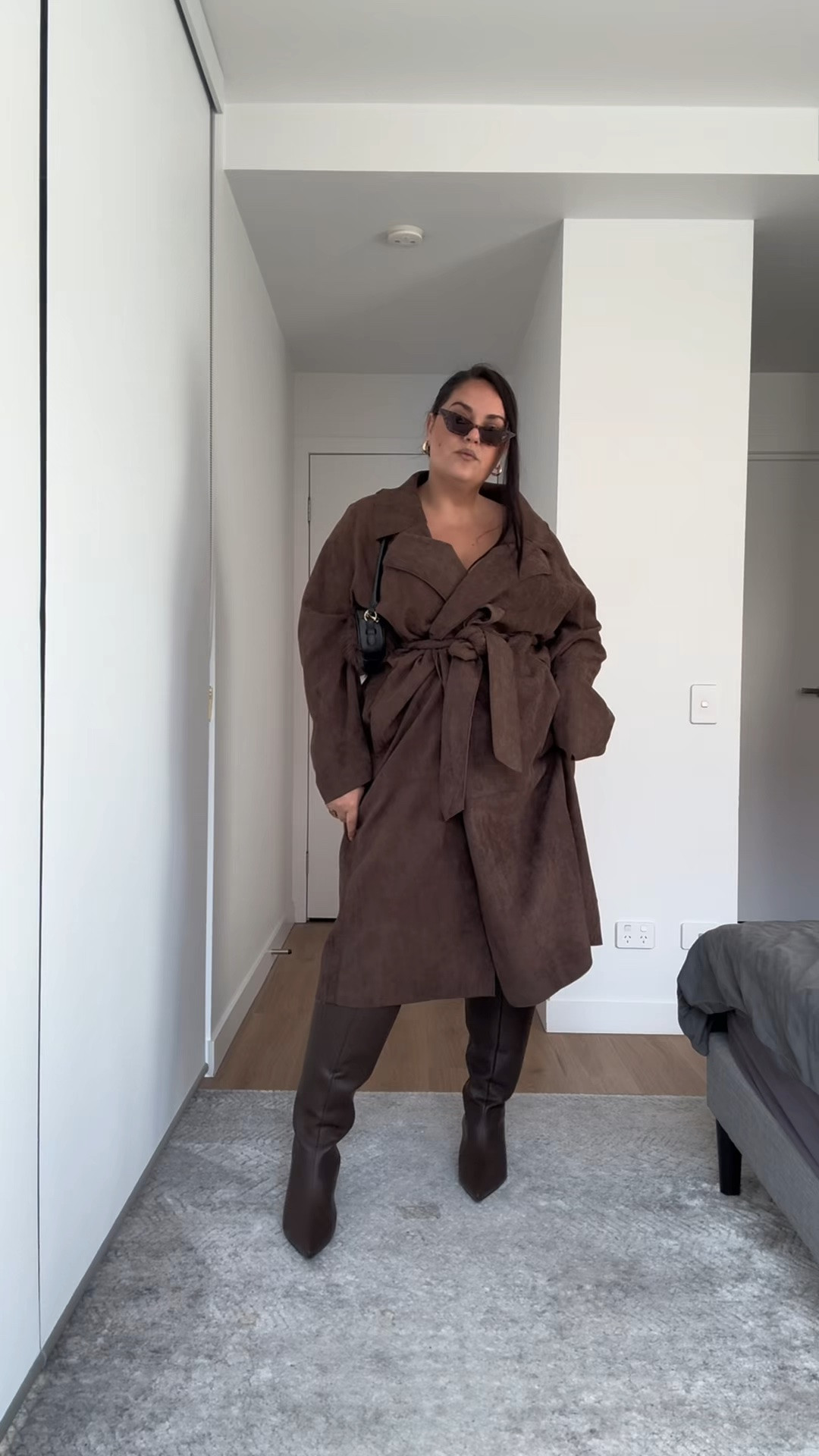 If you’ve got wide calves, you know the absolute heartbreak of trying to find a chic, minimalist boot that actually zips up without cutting off your circulation. 💔

I’ve never tried Billini boots before, but I just put two styles from their Extended Curve range to the test and the technical tailoring is immaculate.

No squeezing, no aggressive tugging, just a gorgeous sleek, structured fit on my 51cm calf.

Details:

🤎 LOOK 1: THE PORTIE EXTENDED CURVE (Chocolate)
🖤 LOOK 2: THE DESTINY EXTENDED CURVE (Black)
.
.
.
.
gifted #widecalfboots #billinishoes #plussizefashion #widecalves #winteroutfits

#LTKmidsize #LTKplussize #LTKdatenight