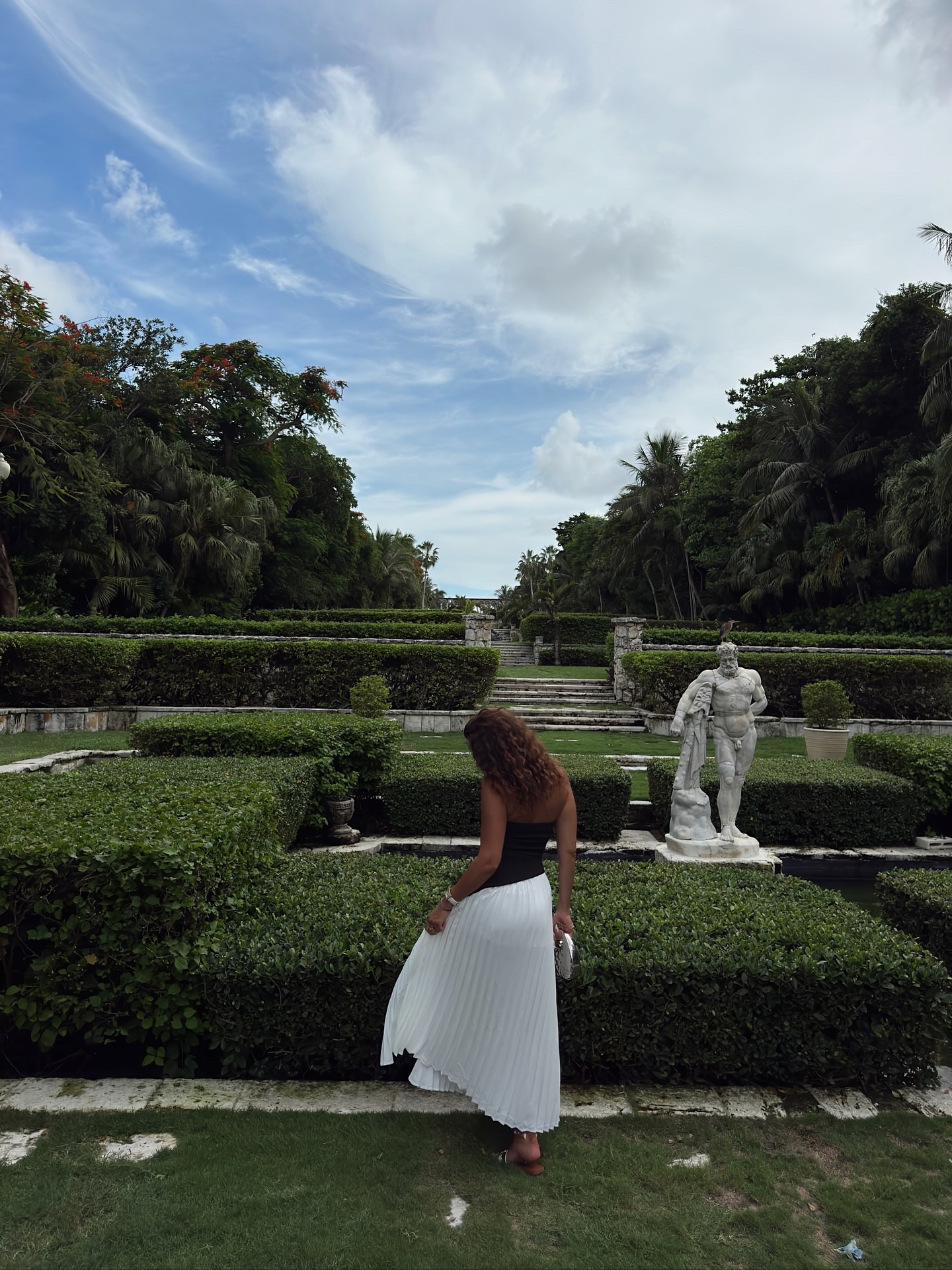 dress @commense.official 
bag @asos 
Versailles Gardens