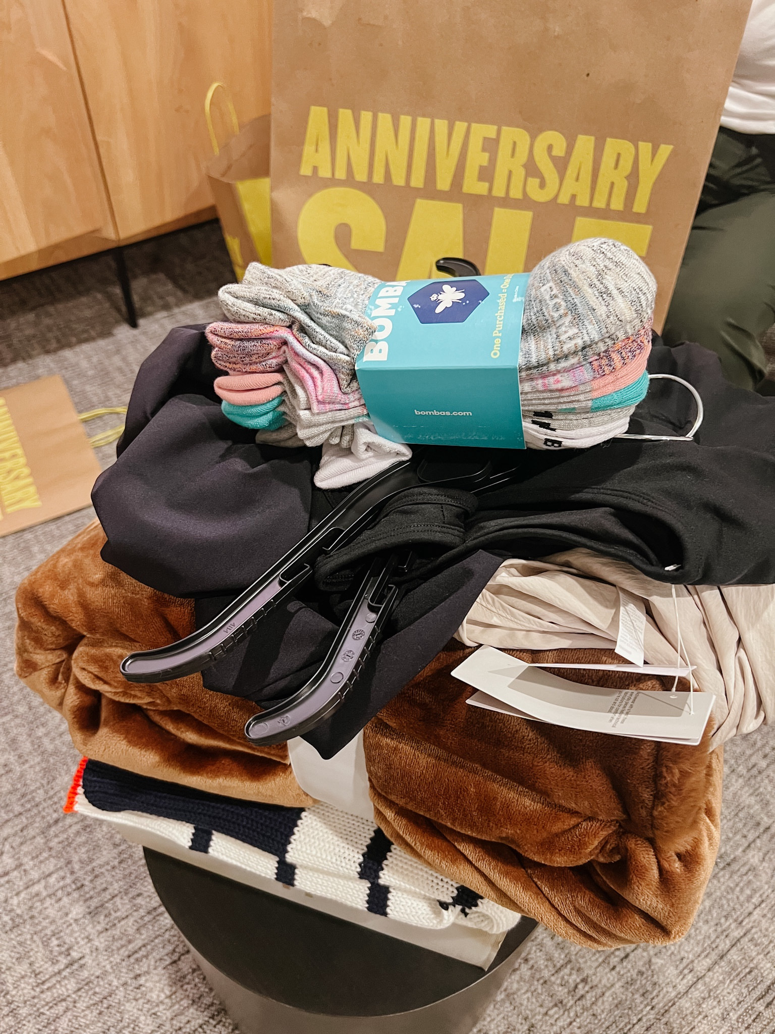 Nordstrom Sale - What Rhonda Bought! 

Rhonda did some shopping too. Here’s her little pile before we checked out. Rhonda and I bought three of the exact same things – the UGG Blanket in “chai spice”, On Cloud 5 Sneakers and the Rain Jacket.



#LTKxNSale #LTKSeasonal #LTKOver40