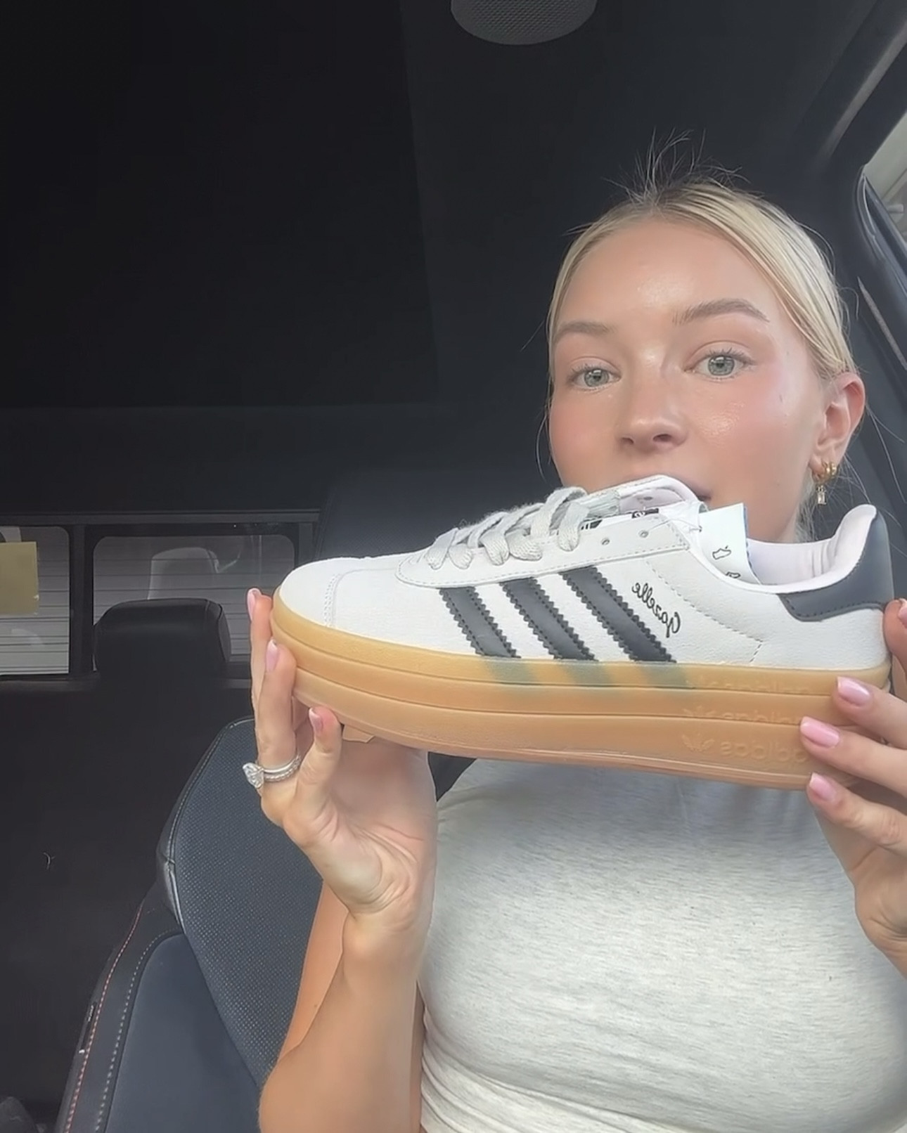 adidas gazelle bold LOOK ALIKE
#dhgate #dh8 #yellowapp #shoedupes