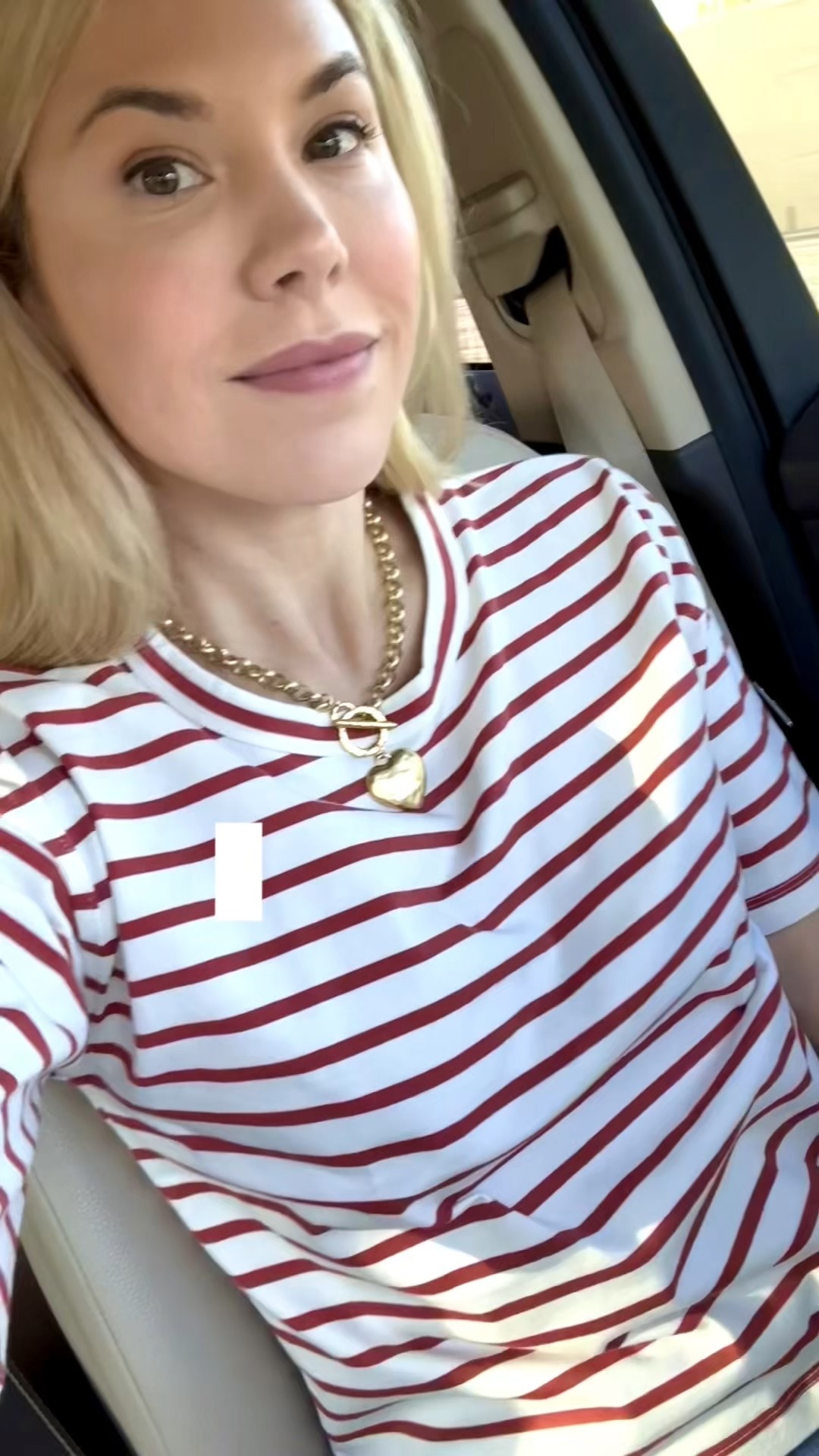 Daily Diary: ChatGPT home decor, missing Roxy, new plumping serum, the must-have palette, and dinner with the kiddos 🫶🏻

Stripe top (25% off!)
Madewell wide leg crop jeans (25% off!)
Sconces + chandelier (25% off)
Furniture 
Breakfast room

#ltkbeauty
#ltkunder100
#ltkunder50

#LTKItBag #LTKHome #LTKStyleTip