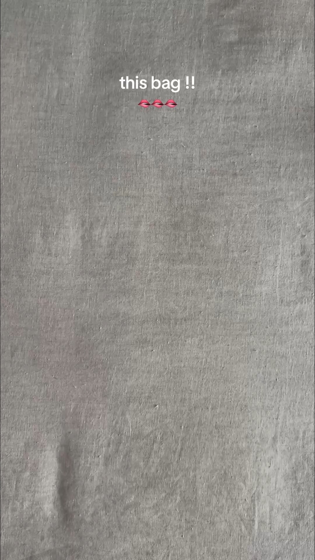 to be clear this is not a fake $30000 birkin bag.  it is clearly branded by jw pei.  it is 100 per cent inspired by the birkin etoupe 😌. but not everyone has 30 grand for a bag so it's ok 

#birkin #birkinetoupe #designerinspired