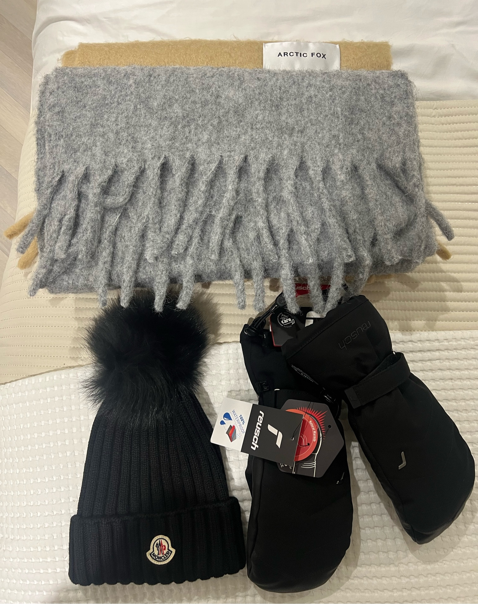 Lapland Accessories 

Arctic Fox Wool Scarf - Grey & Biege (2 options increase one gets wet etc) 
Waterproof Gloves/ Mittens 
Hat 