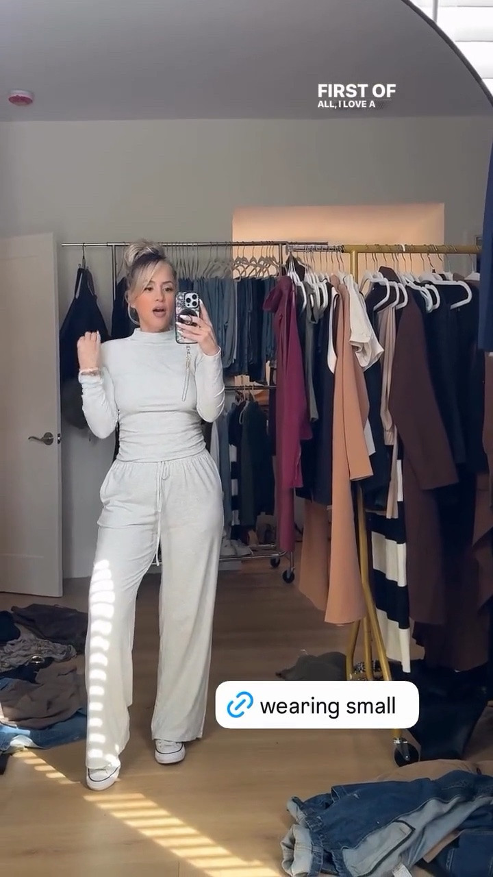 The comfiest most elevated lounge set on Amazon I swear 👏🏼👌🏼

It's so soft so stretchy and a mock neck just gives it such an elevated polished feel ! I just ordered the Mulberry and brown color 🙌🏼😮‍💨

I'm wearing them in a size small. 
The pants run short, so these are definitely petite friendly girls . I'm 5 foot two.