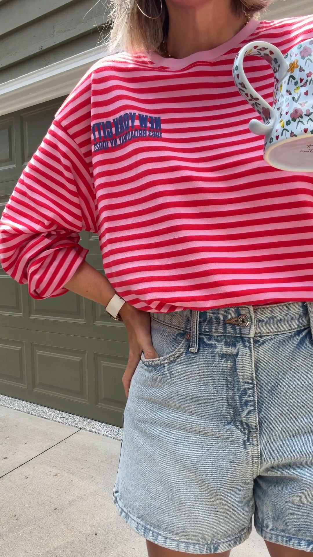wearing the medium.

injecting a little color, while keeping it easy breezy on this beautiful sunday. this is hands down my new favorite tee…my gawd i love it!!! this color is INSANE, and you know i got you on the price. 👌 

sharing how in roll these sleeves in my instagram stories for you! 



✨✨✨✨✨✨✨✨✨✨✨✨✨✨



effortless style. weekend style. striped tee. sunday style.

#LTKgrwm #LTKOver40 #LTKootd