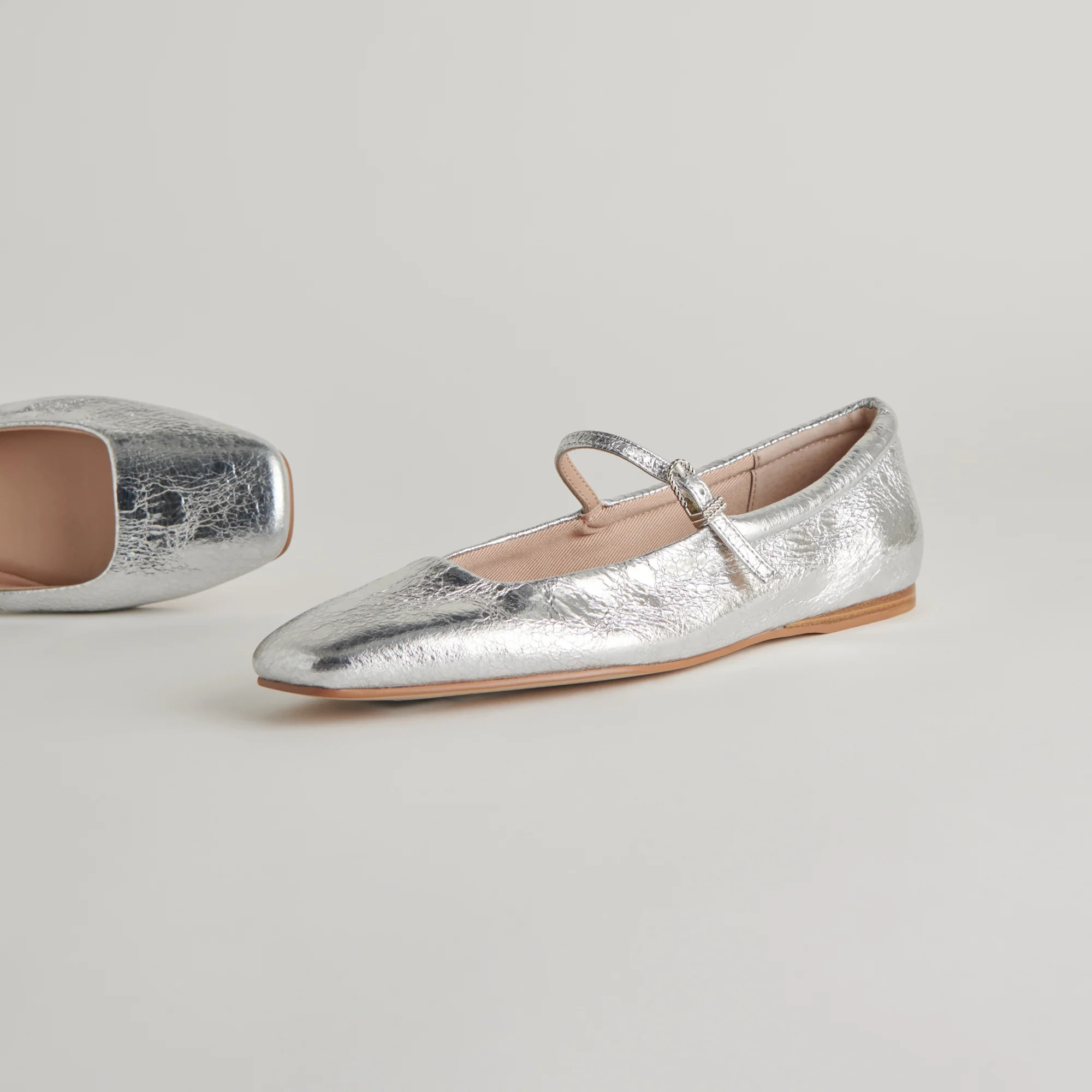 Reyes Ballet Flats Silver Distressed Leather | Silver Ballet Flats | DolceVita.com